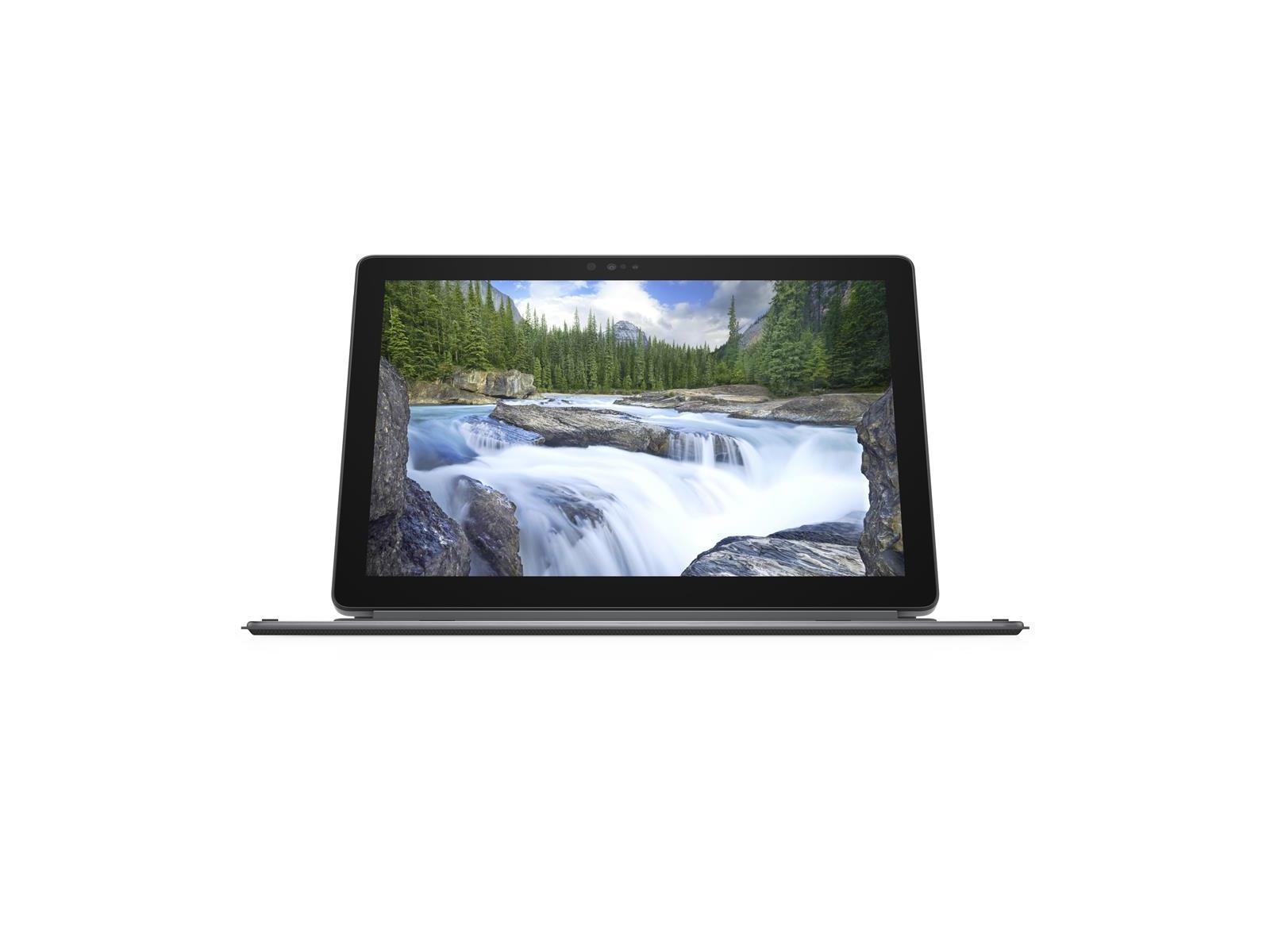 Laptop geöffnet, zeigt ein Wasserfallbild als Bildschirmhintergrund. Weißer Hintergrund.