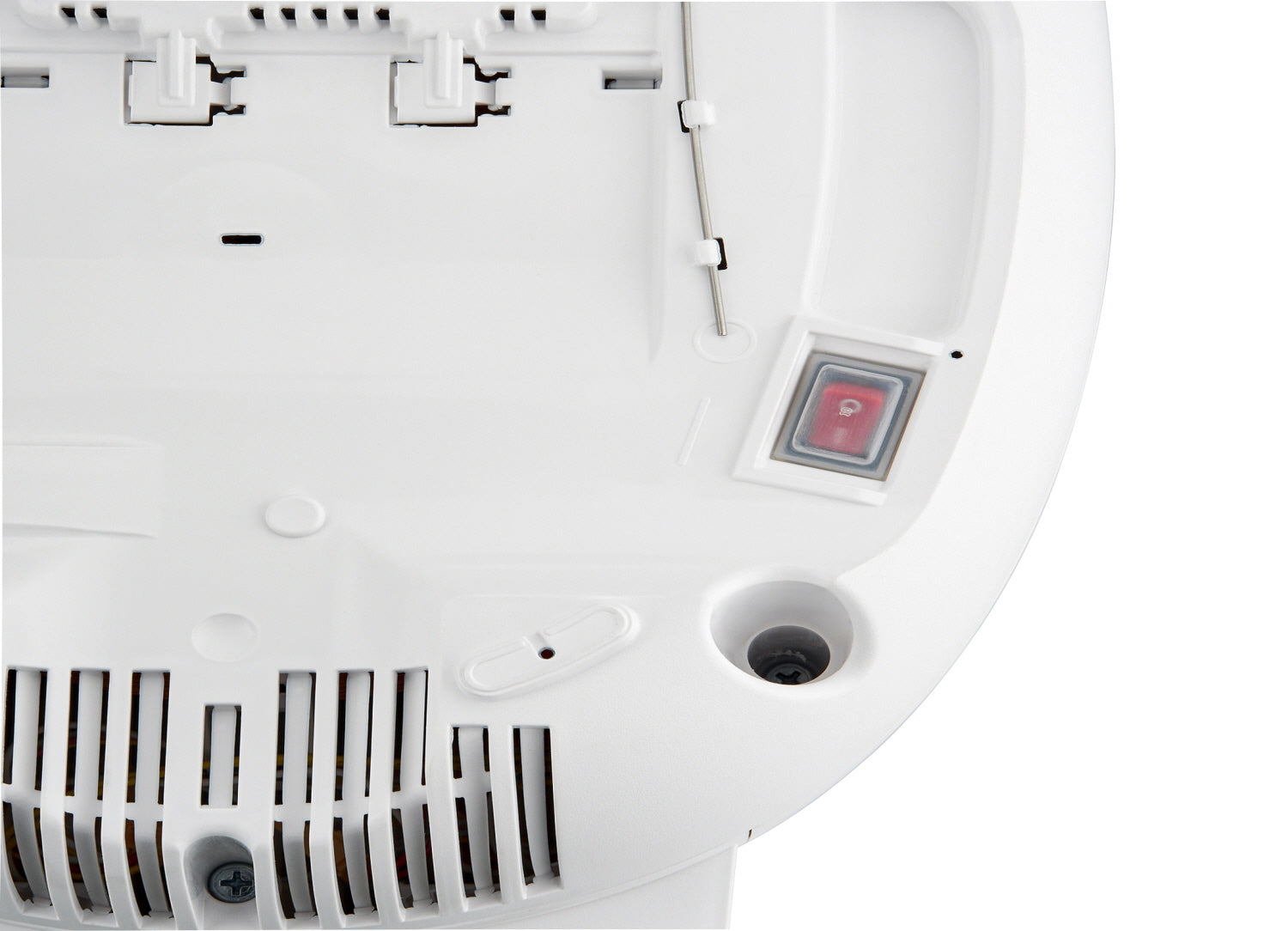 Unterseite eines weißen Reiskochers. Zeigt den Netzschalter und die Belüftung.