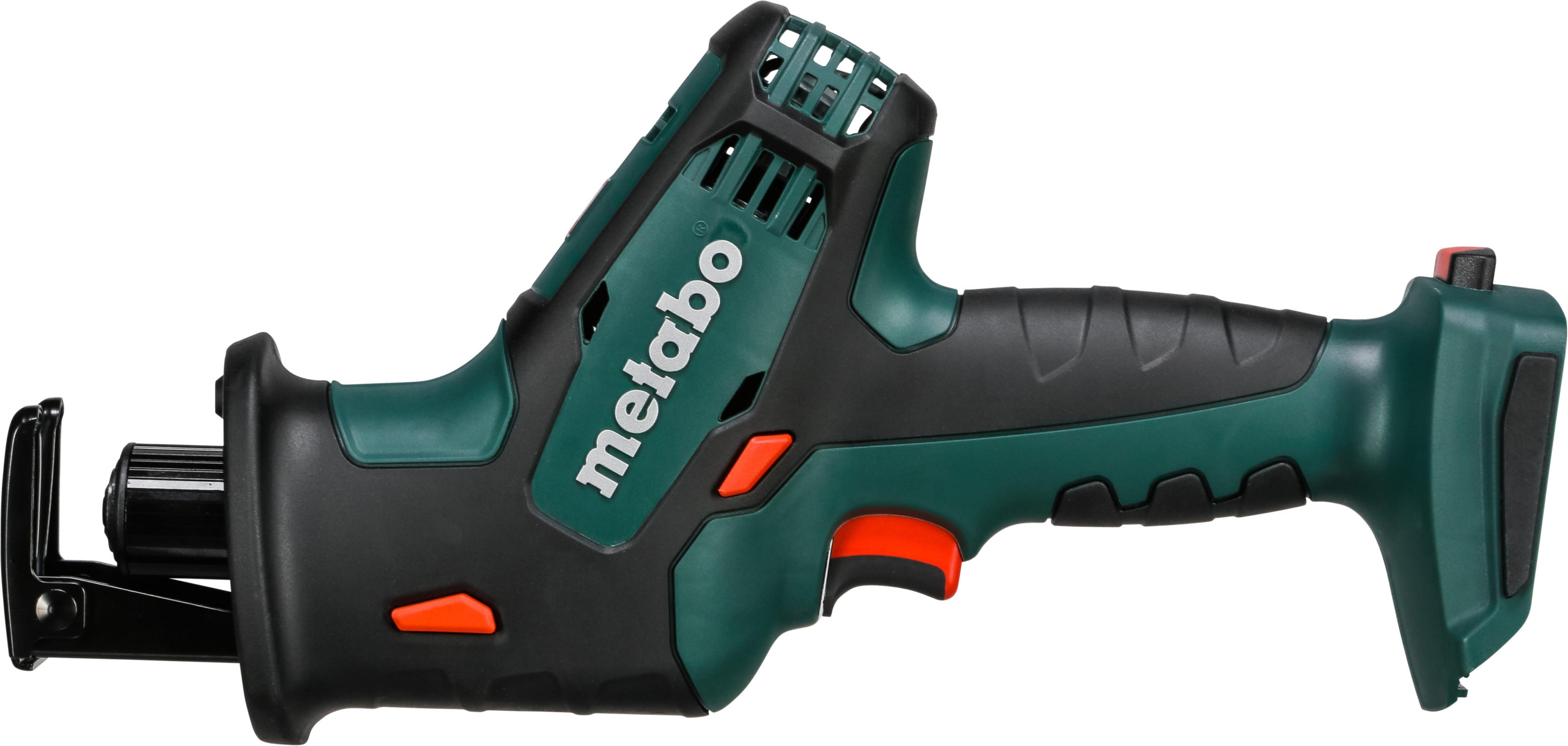 Czarno-zielona piła szablasta Metabo na białym tle.