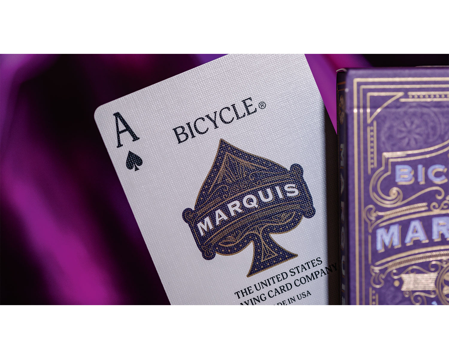 Ein Pik-Ass Spielkarte aus dem Bicycle Marquis Deck, Nahaufnahme.