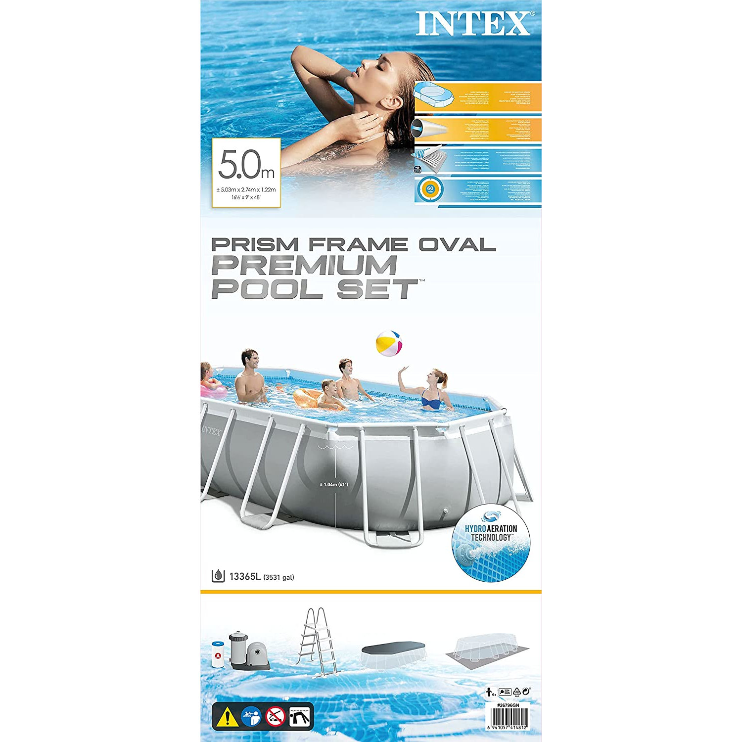Ein Schwimmbad-Set, mit Wasser, einer Frau und einem Pool. Der Hintergrund ist weiß.