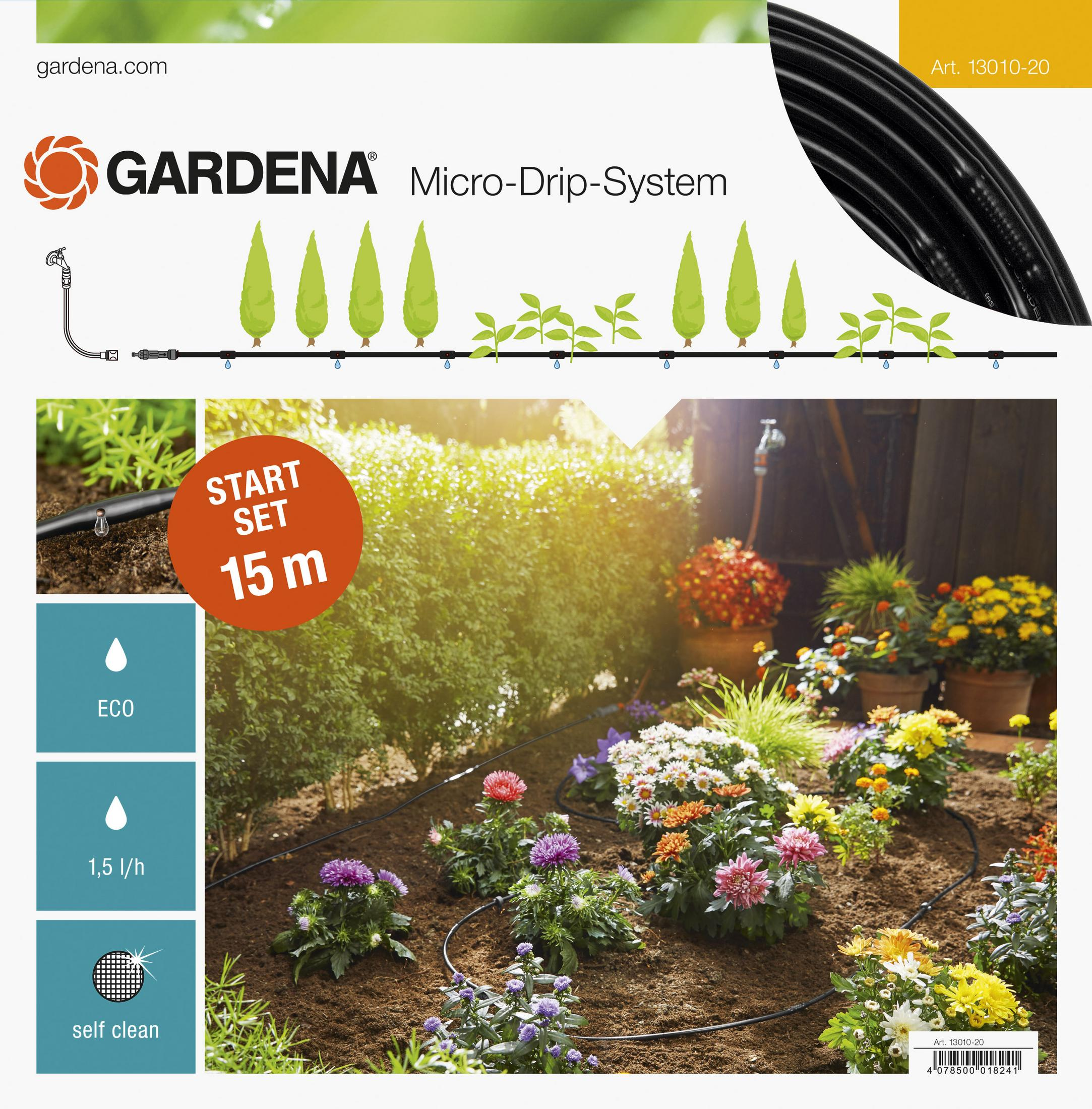 Ein Garten mit einem schwarzen Bewässerungssystem mit kleinen Pflanzen und Blumen.