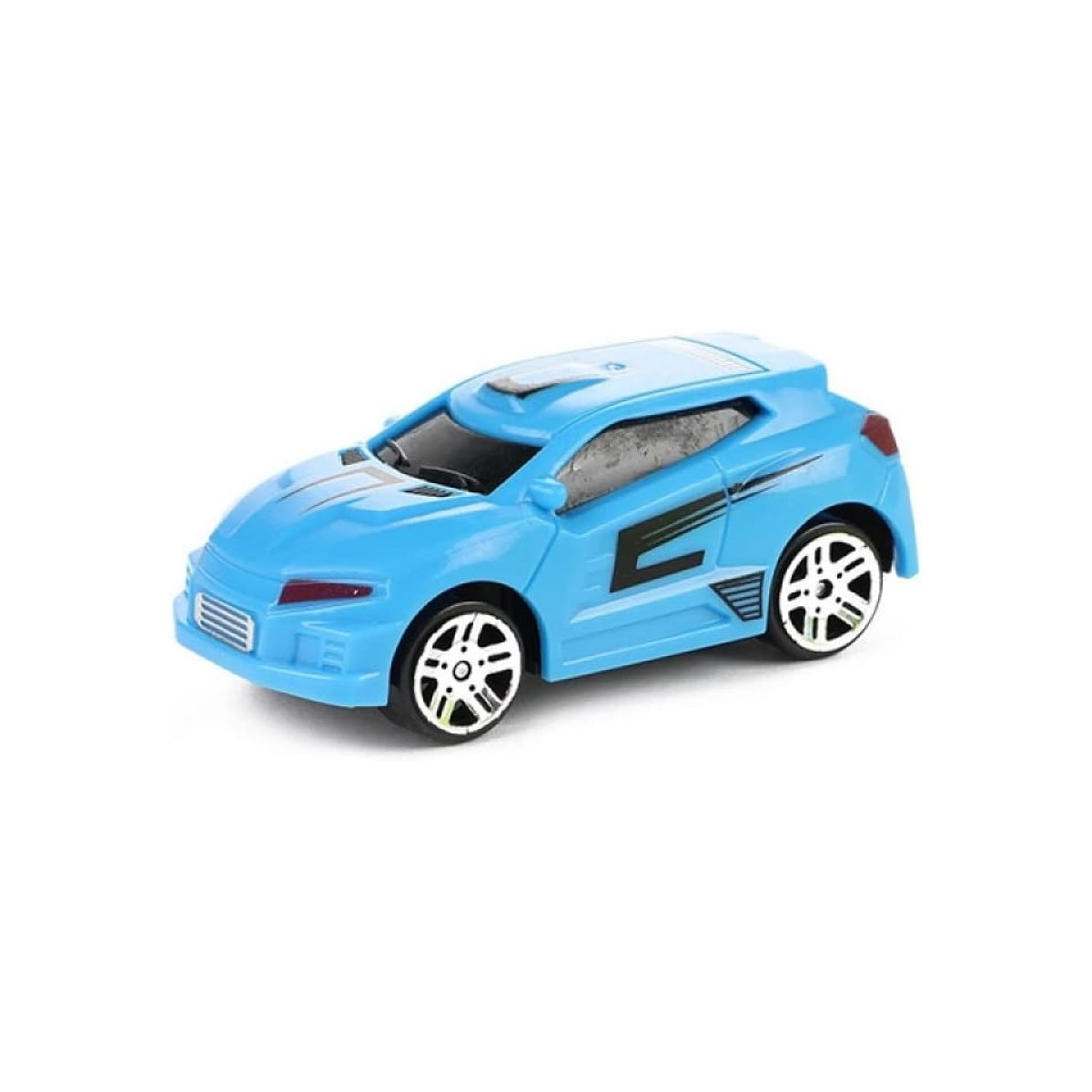 Blaues Spielzeugauto. Es hat schwarze und silberne Räder. Das Auto steht auf einer weißen Oberfläche.