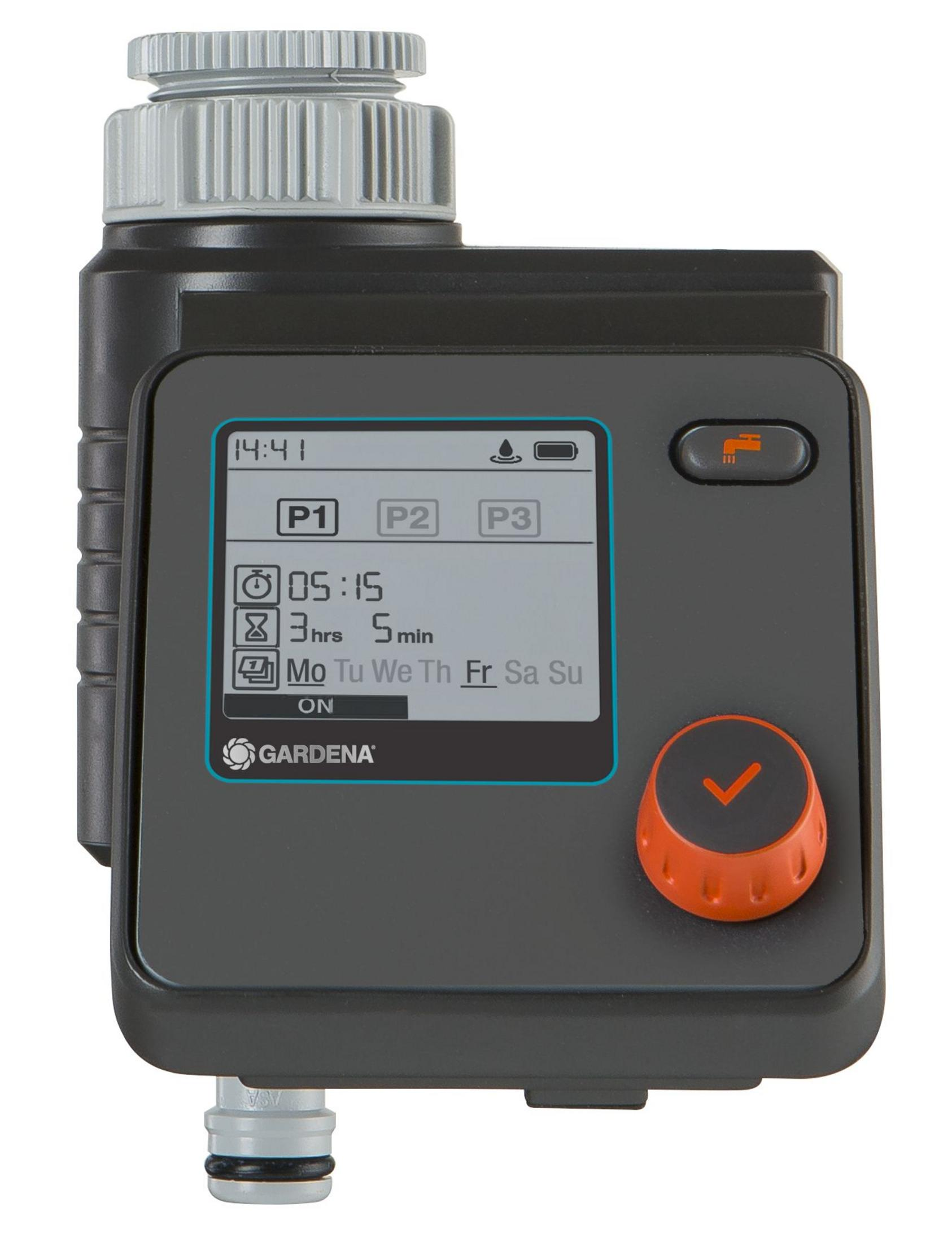 Ein GARDENA Bewässerungstimer mit digitalem Display, das Zeit und Einstellungen zeigt, orangefarbenes Rad.
