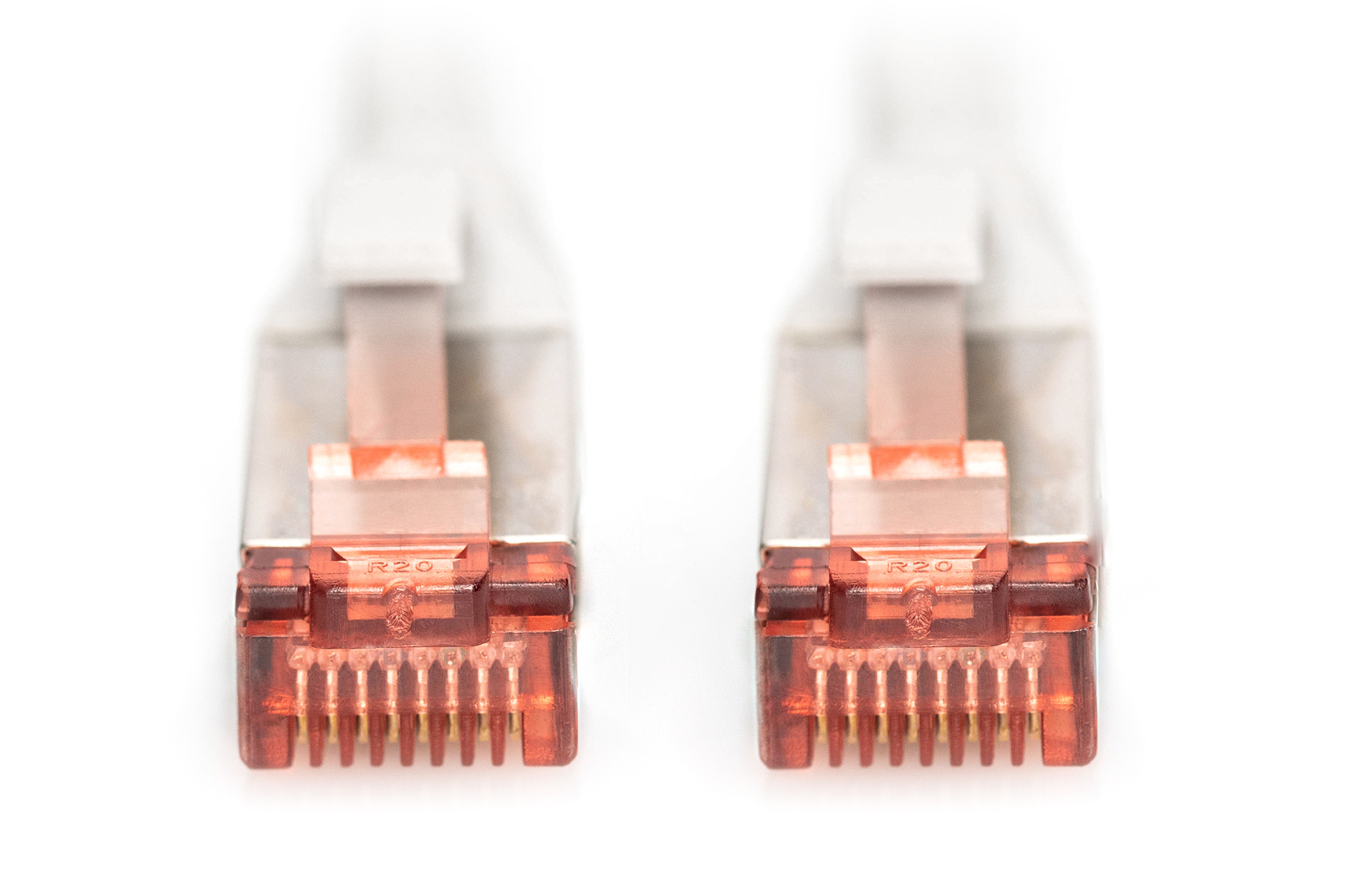 Close-up van twee RJ45 ethernet connectors.