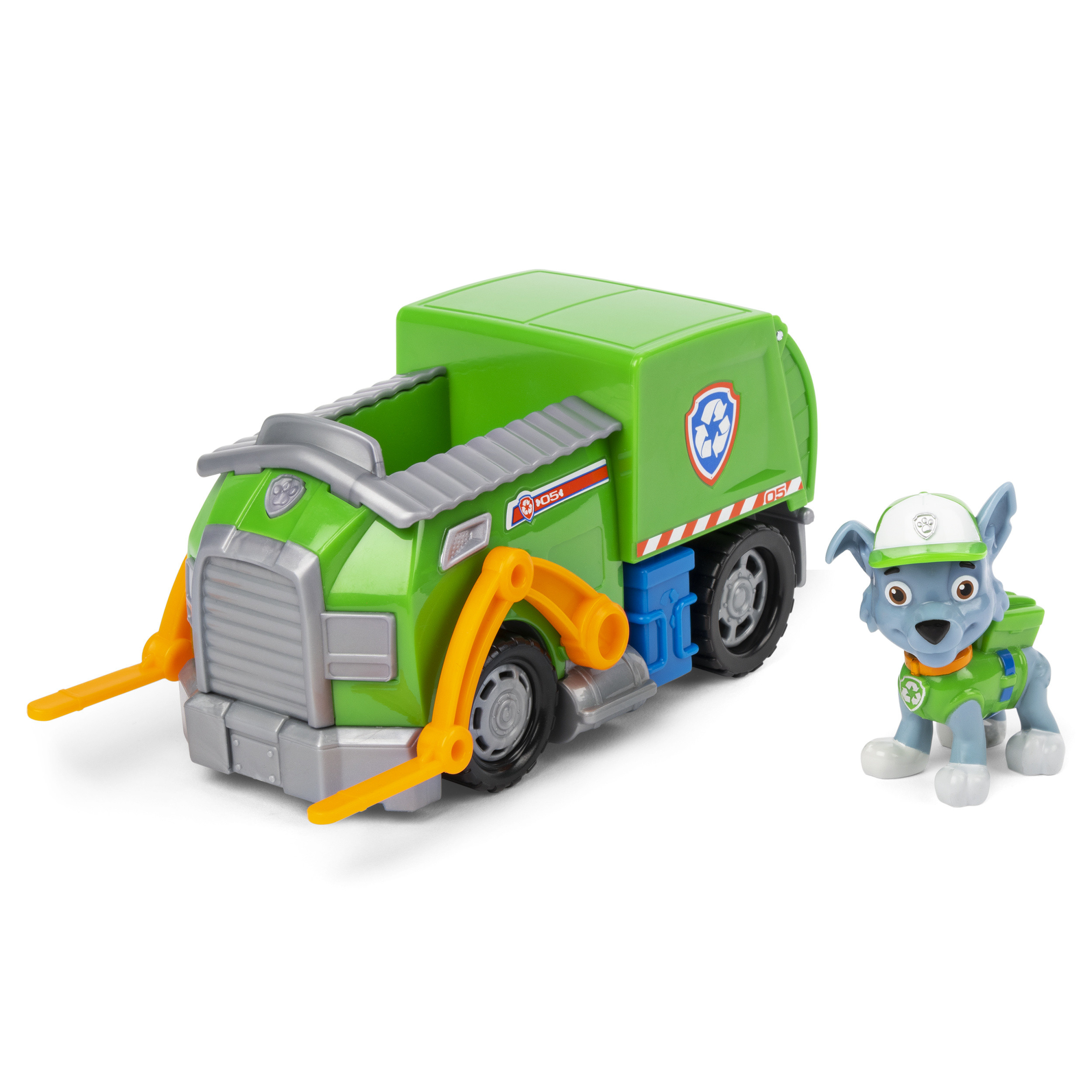 Un camión de basura de juguete verde con una figura de perro azul de Paw Patrol. Fondo blanco.