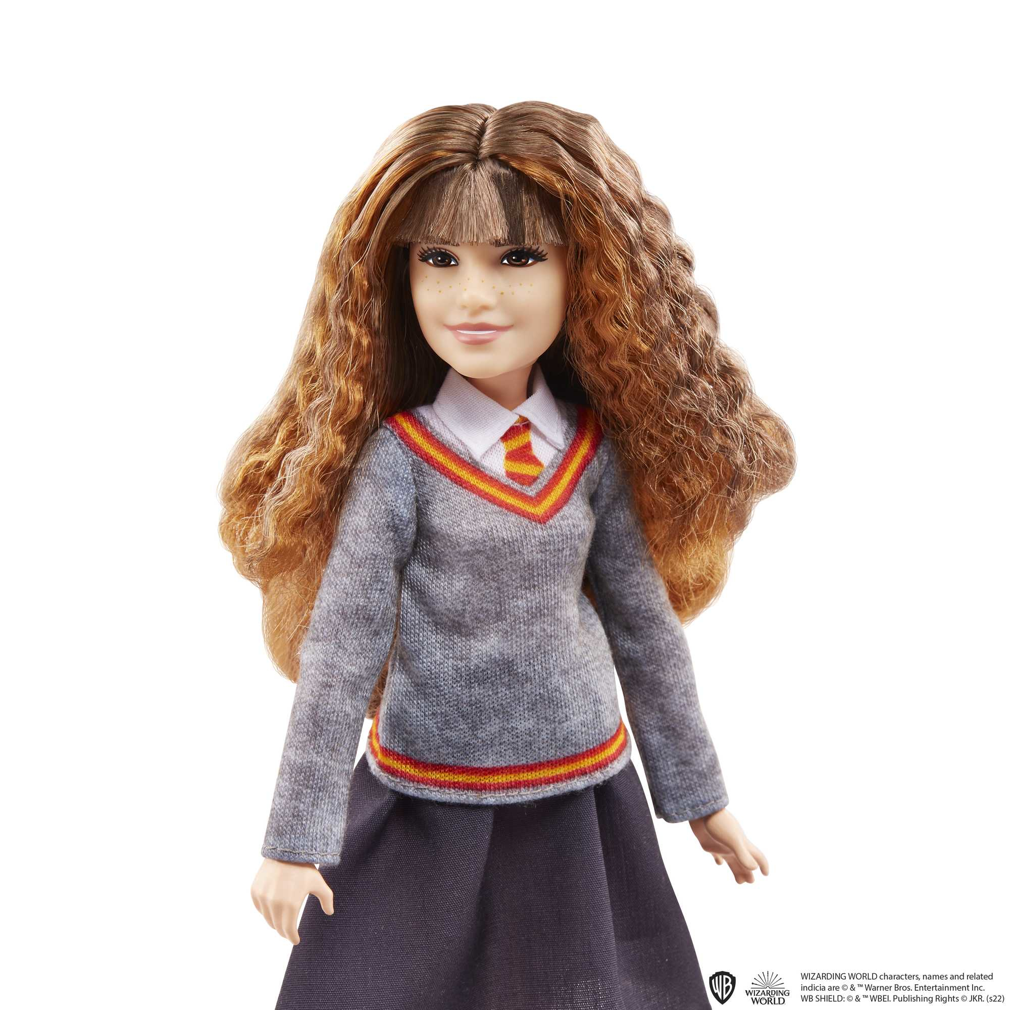 Hermine-Puppe. Sie trägt einen grauen Pullover und einen schwarzen Rock. Lange, lockige, braune Haare.