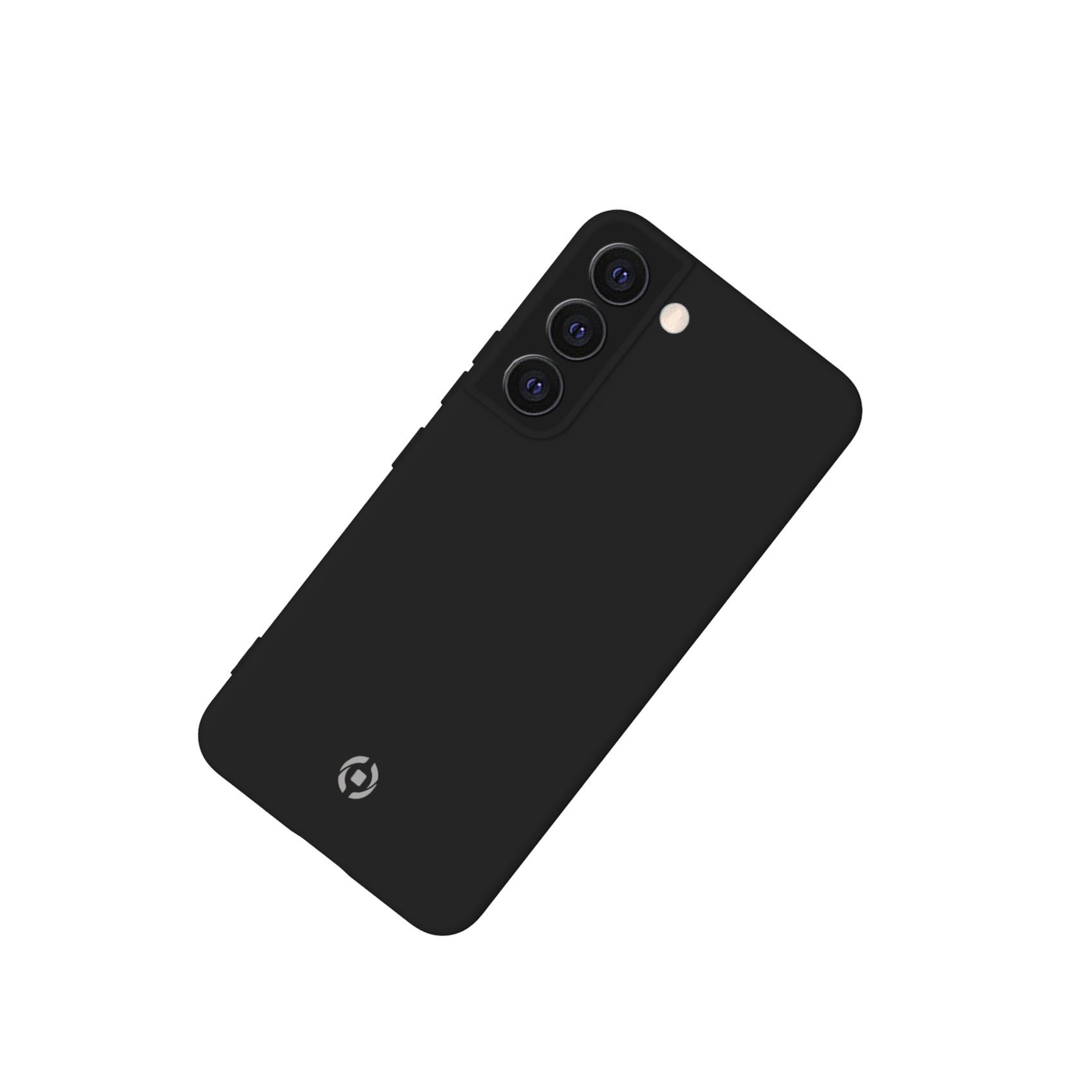 Custodia nera per Samsung Galaxy S22, con ritagli per fotocamera e logo. Sfondo bianco.