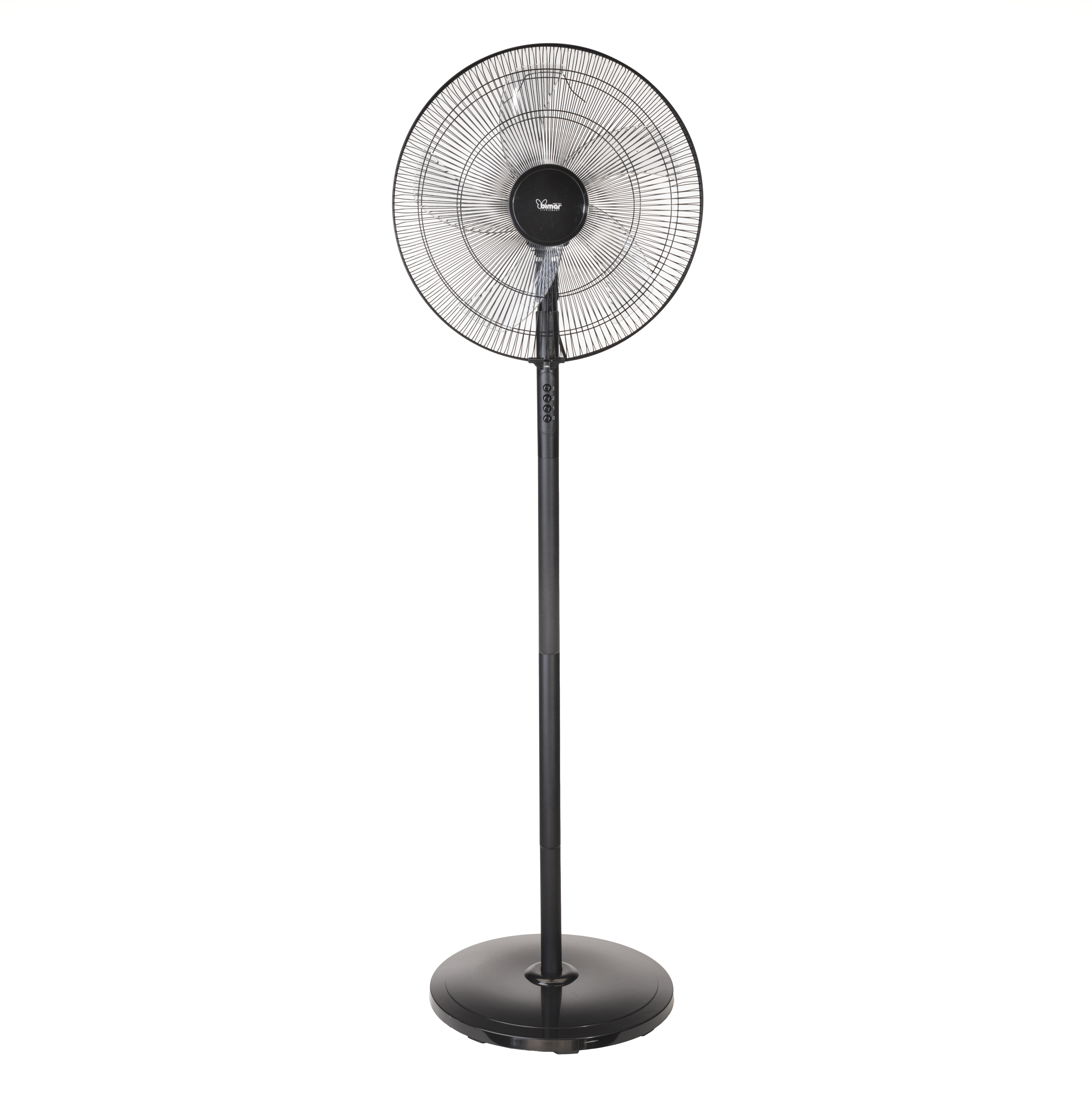 Een zwarte staande ventilator met een ronde basis en een kooi rond de bladen.