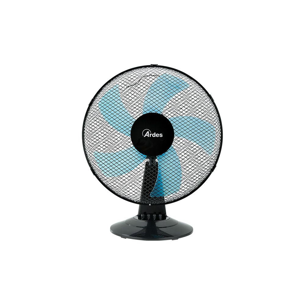 Wentylator stołowy z czarną siatką i turkusowymi łopatkami. Podstawa jest czarna.