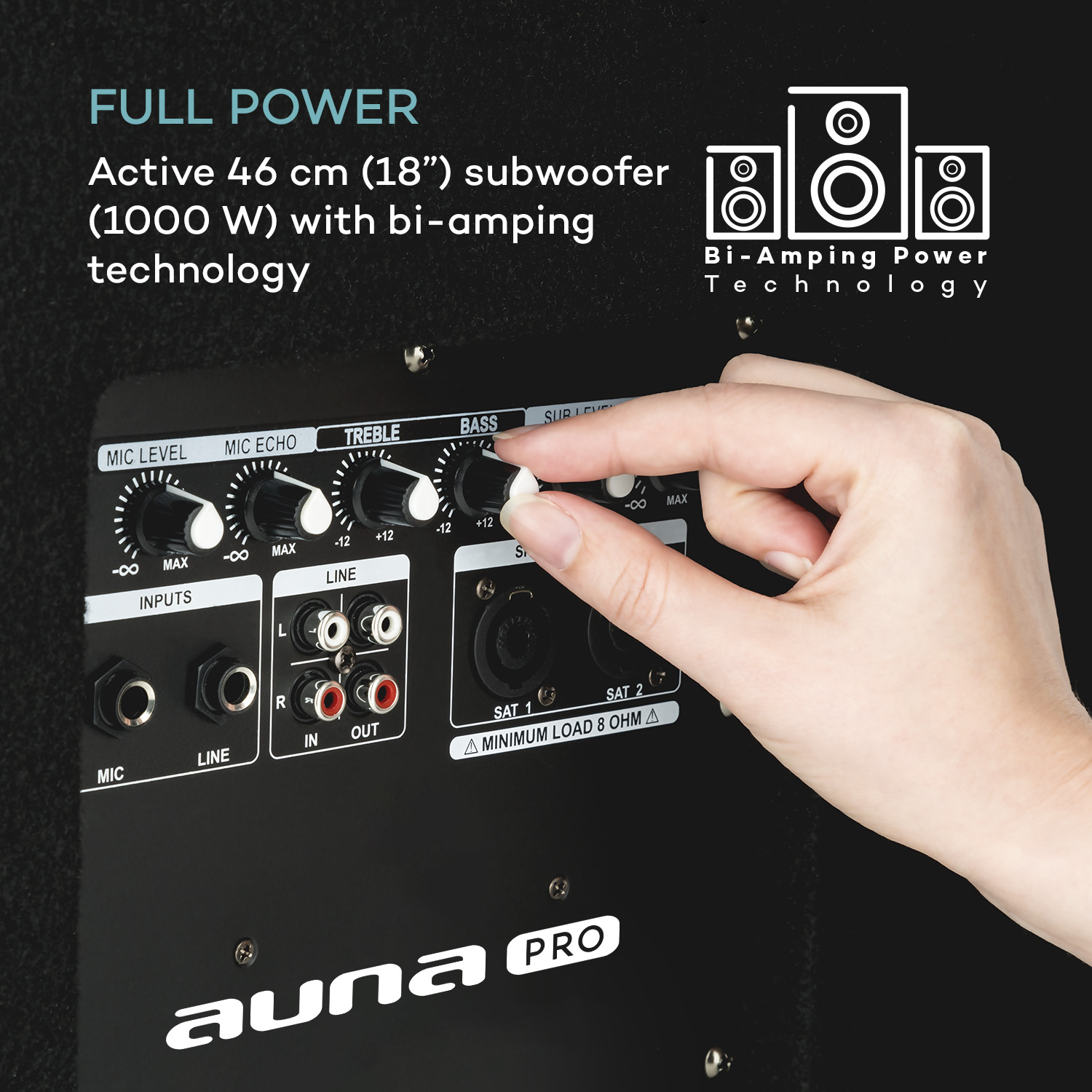 Nahaufnahme der Subwoofer-Bedienelemente. Eine Hand stellt den Bassregler ein. Text sagt 'Full Power' und Spezifikationen, mit Lautsprechersymbol.
