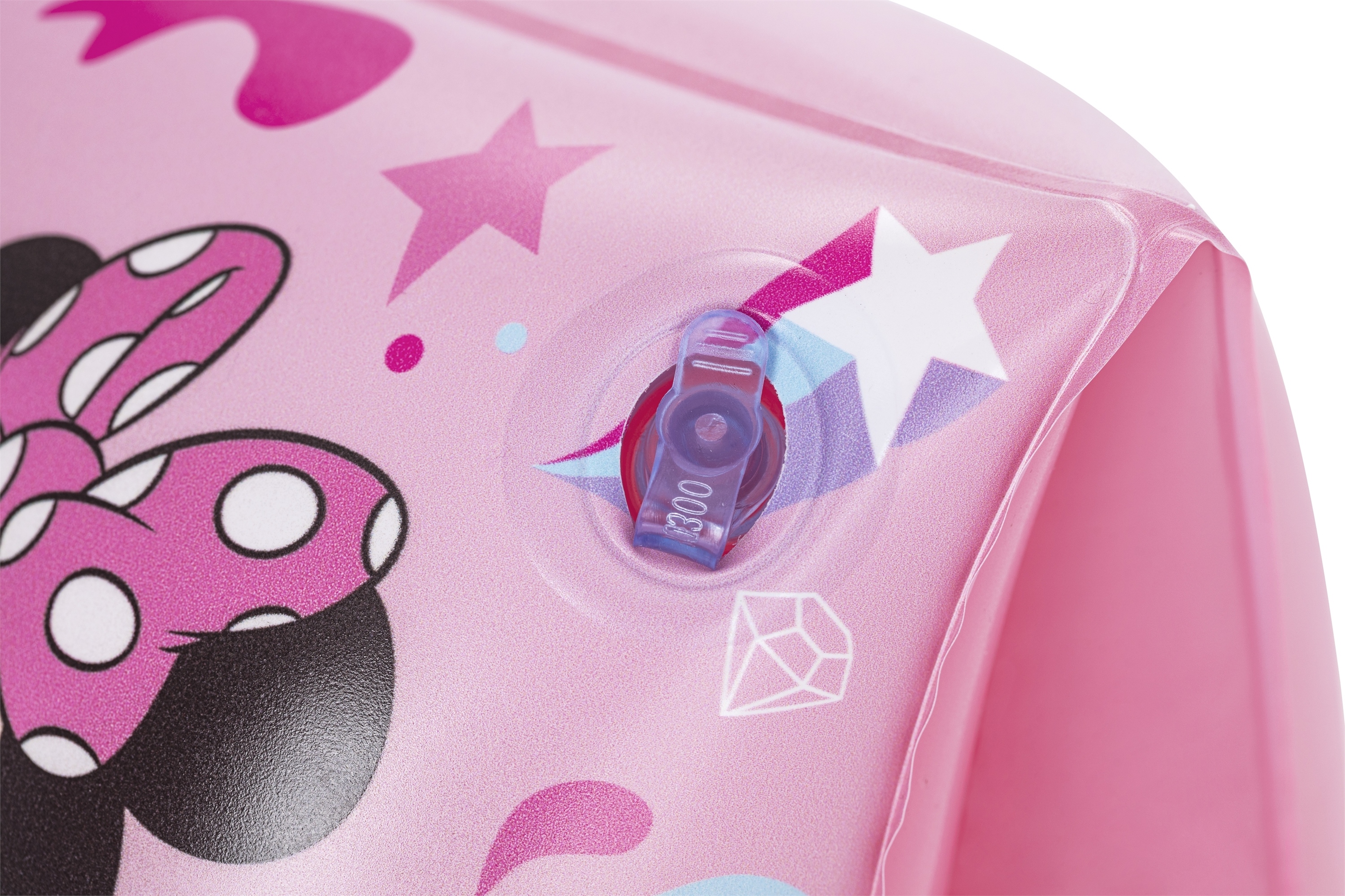 Primer plano de un flotador de brazo rosa y blanco con un diseño de princesa Disney. Una válvula es visible en el lateral.