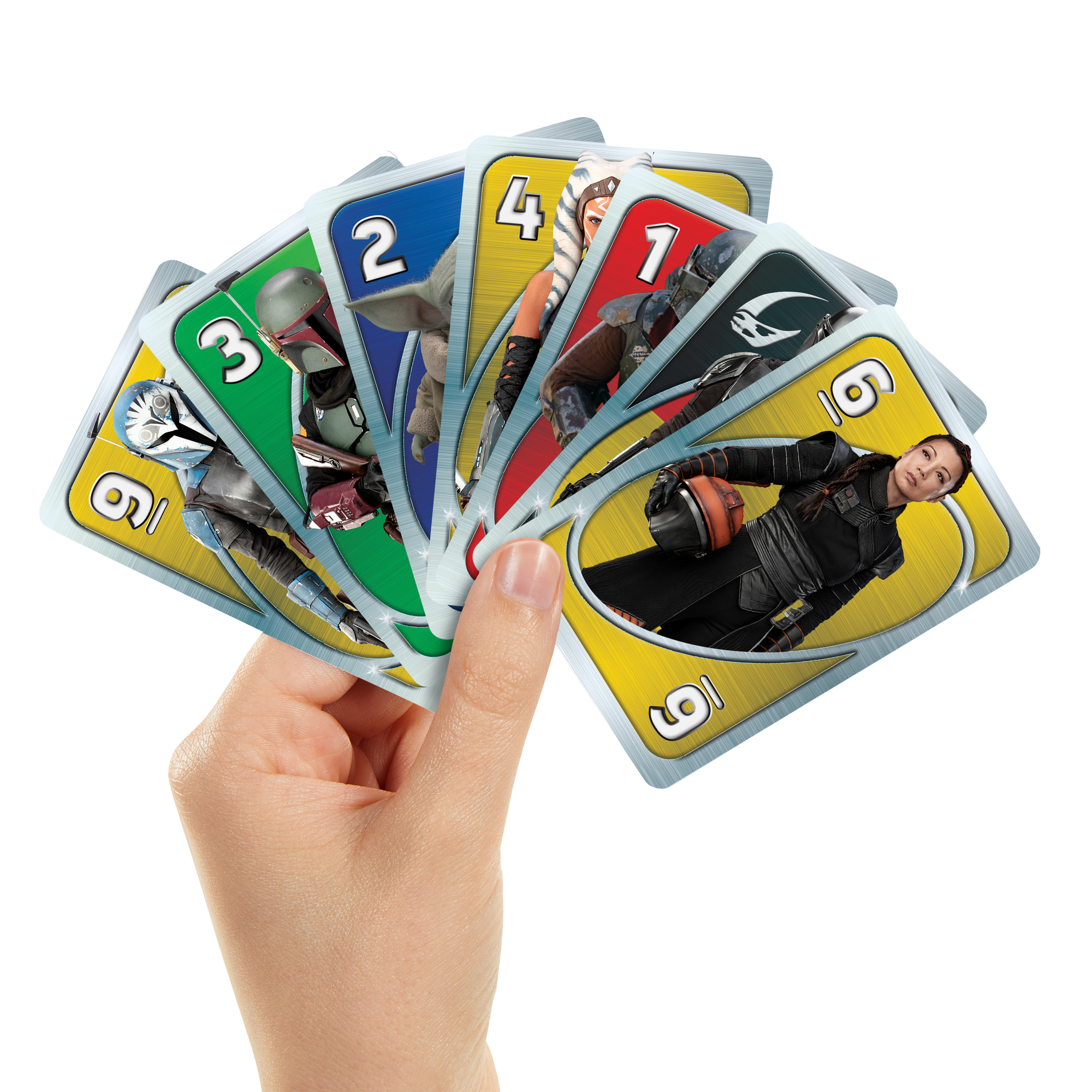Hand hält Star Wars Uno-Karten. Jede Karte hat einen anderen Charakter und eine Nummer.