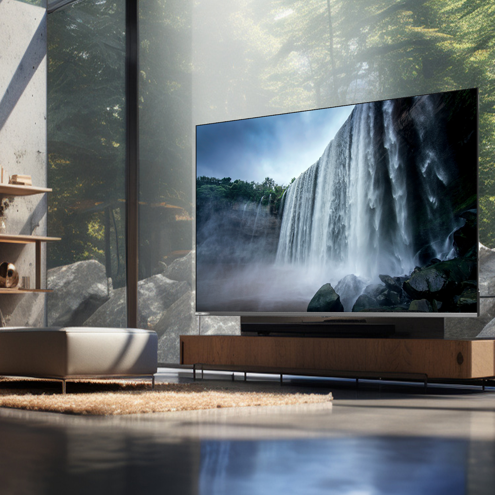 Salon z telewizorem wyświetlającym wodospad. Beżowa sofa i drewniana szafka.