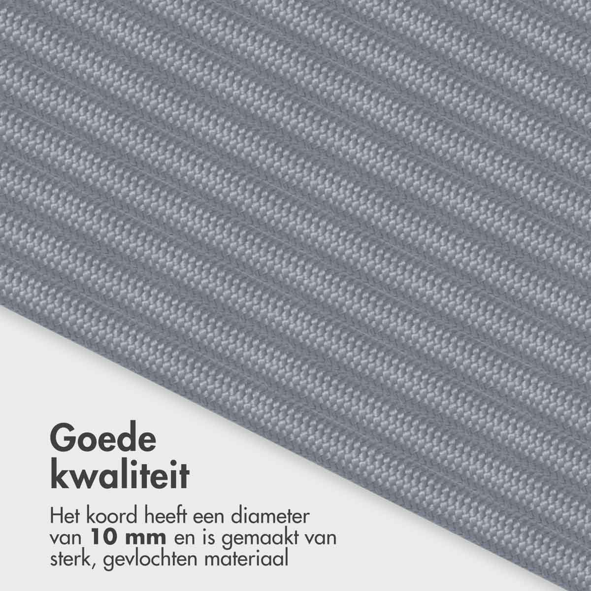 Close-up van een grijs, gevlochten touw. De tekst zegt: Goede kwaliteit. Het touw is 10 mm in diameter.