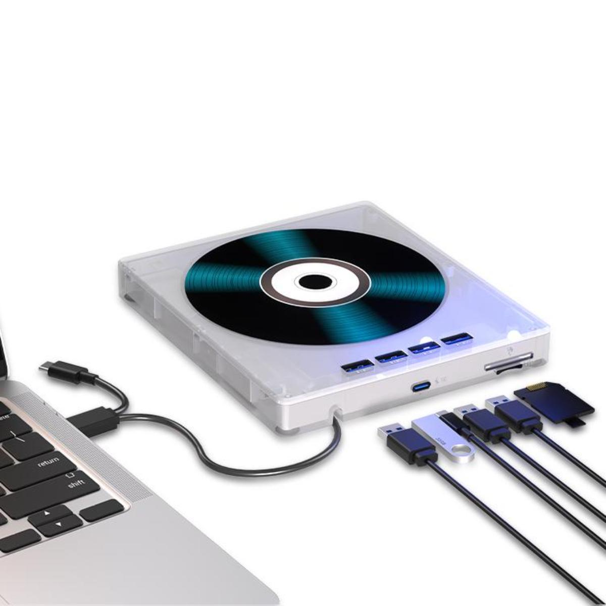 Optisches Laufwerk über USB mit Laptop verbunden. USB-Laufwerke sind eingesteckt.