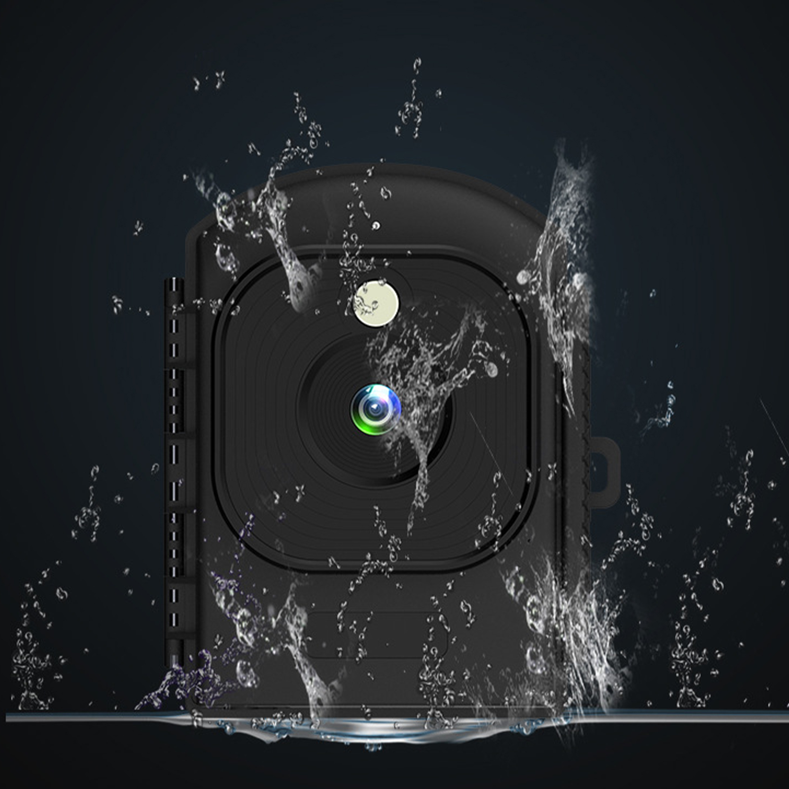 Eine schwarze Kamera mit Wasserspritzern darum herum.
