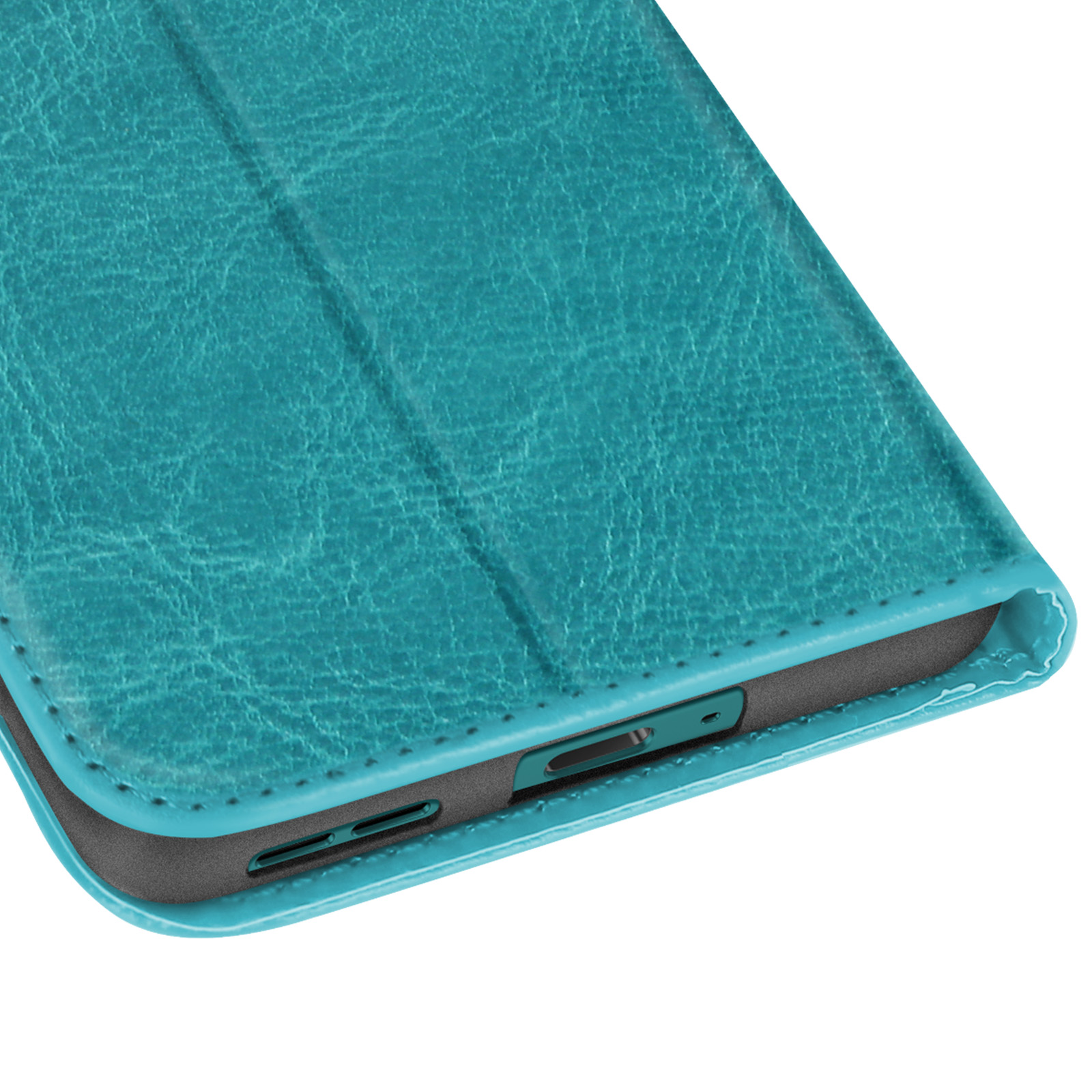 Primo piano di una custodia per telefono color teal in pelle strutturata.
