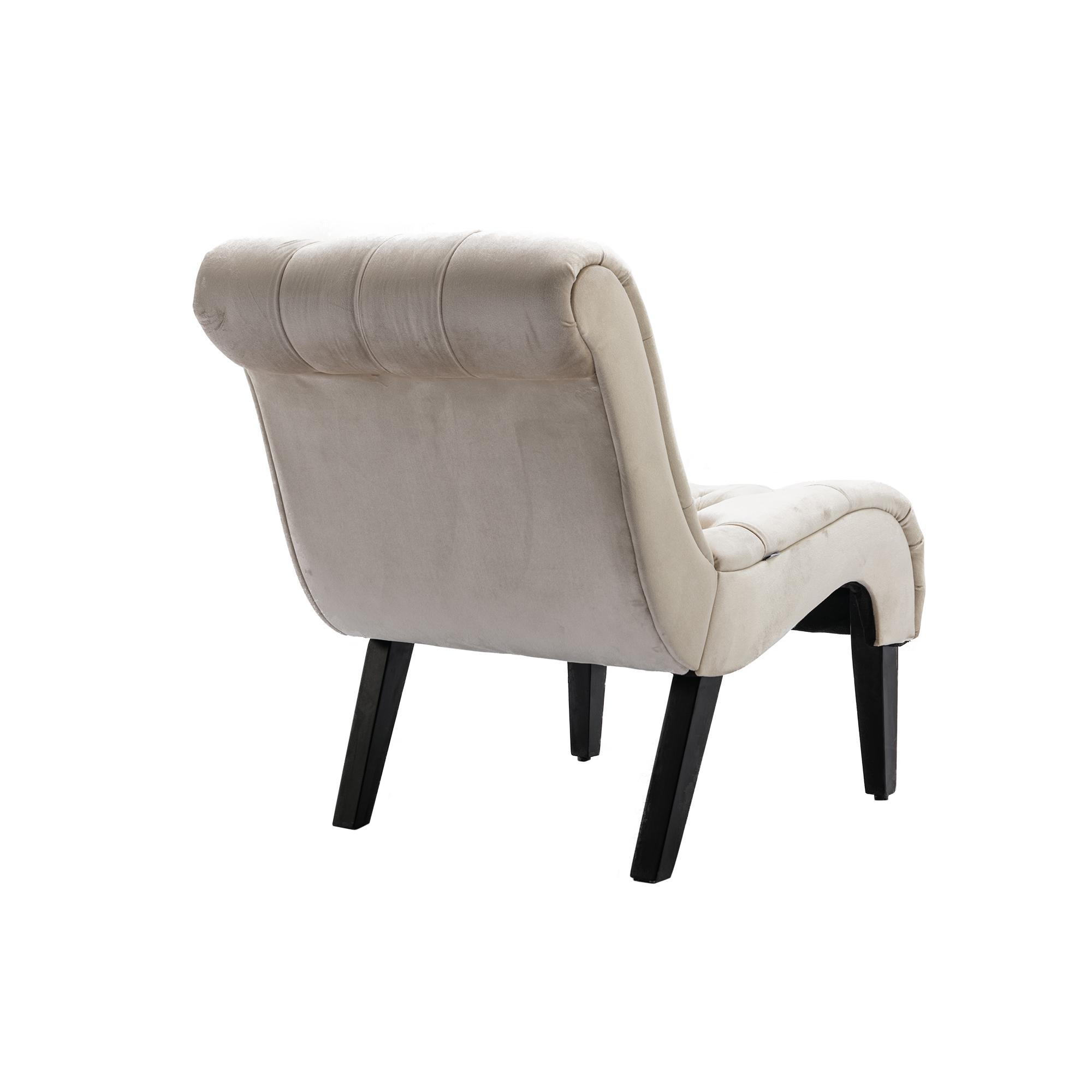 Beiger Sessel von hinten gesehen. Er hat eine geschwungene Rückenlehne und schwarze Beine.