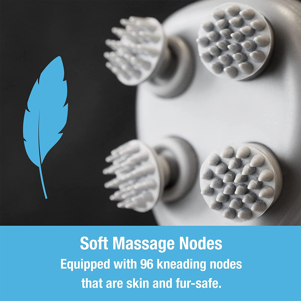 Nahaufnahme eines Massagegeräts mit 4 Massageknoten. Text: Weiche Massageknoten, 96 Knetknoten.