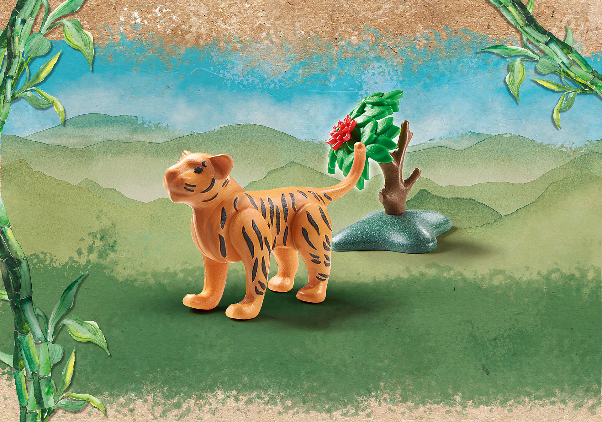 Tiger-Spielzeug mit schwarzen Streifen in der Nähe eines grünen Baumes und Bambus.