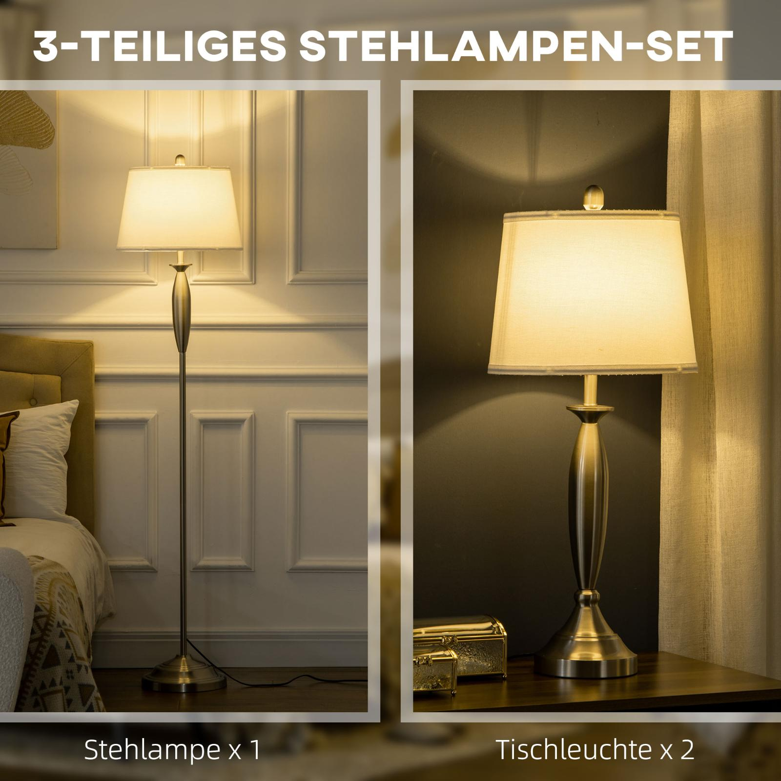 Zwei Lampen, eine Steh- und eine Tischlampe, mit beigen Schirmen. Szene beinhaltet Bett, Tisch und Wand.