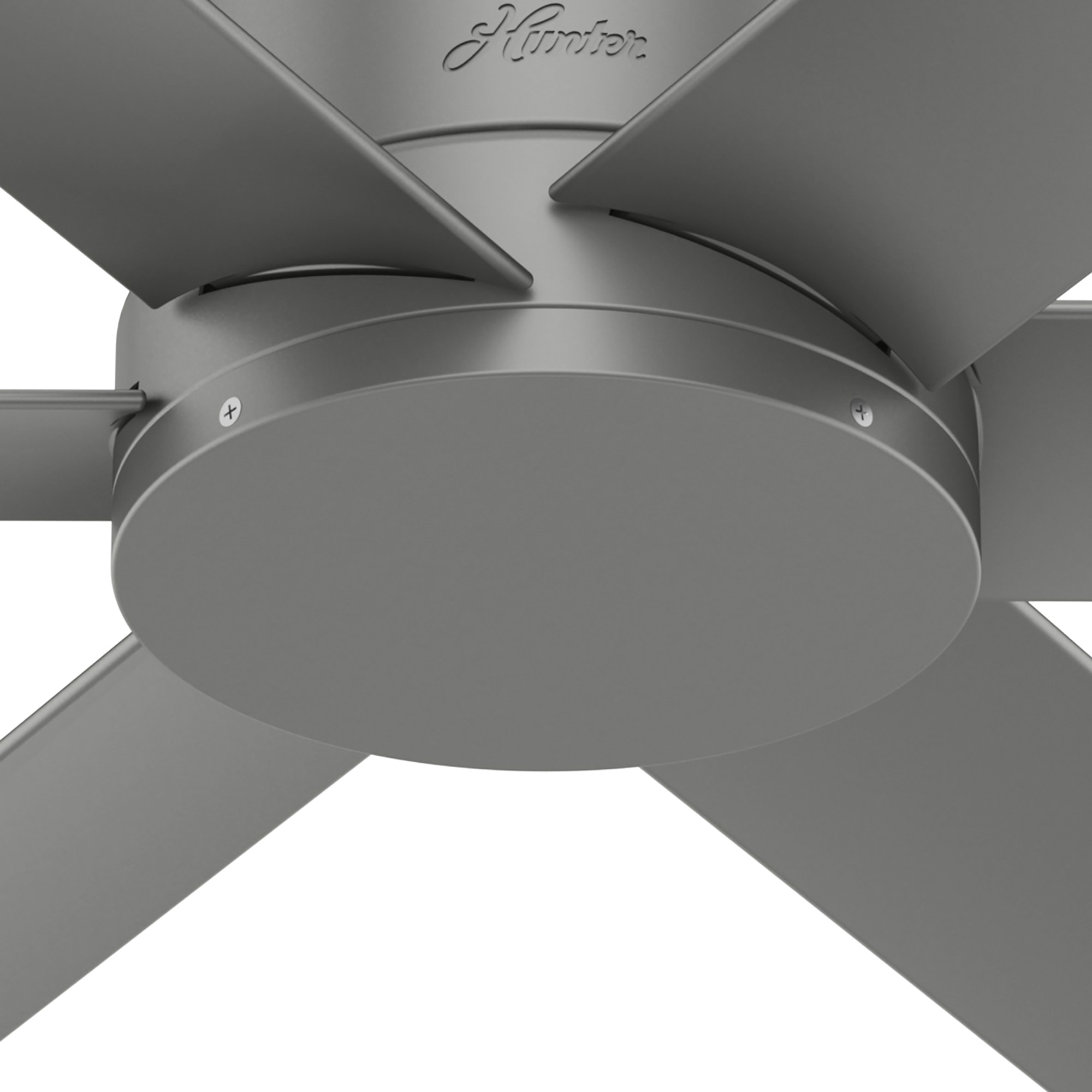 Deckenventilator mit fünf Flügeln und grauem Finish, Nahaufnahme.