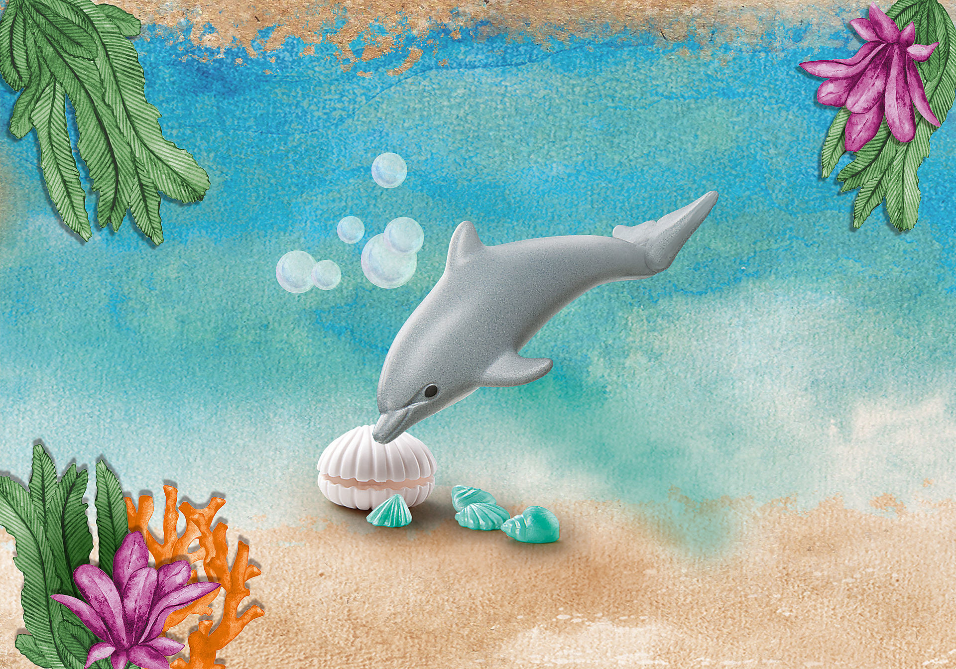 Delphinspielzeug, Muscheln und Meereselemente an einem Strand mit Wasser. Hintergrund zeigt einen Himmel.