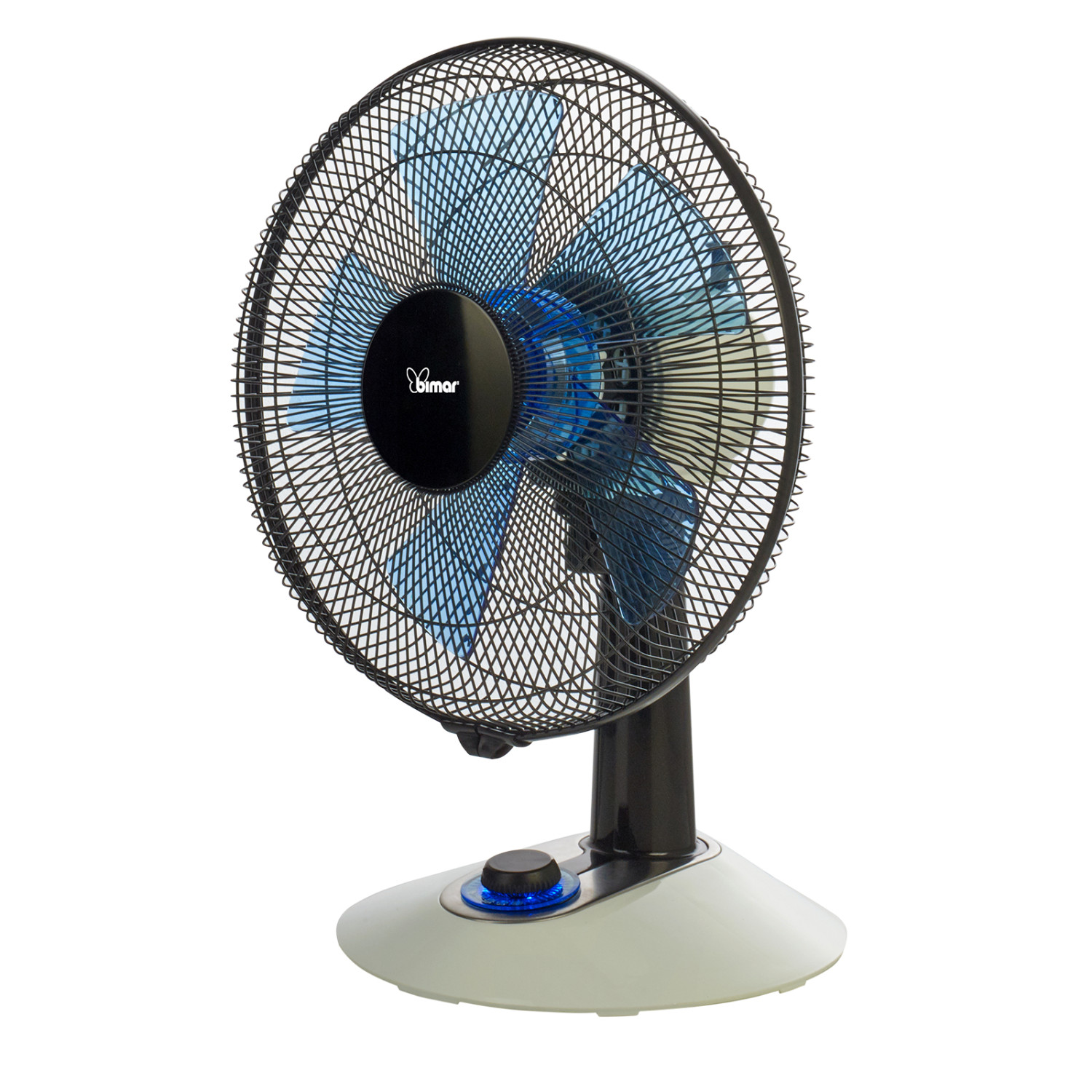 Ventilatore oscillante bianco e nero su superficie bianca.