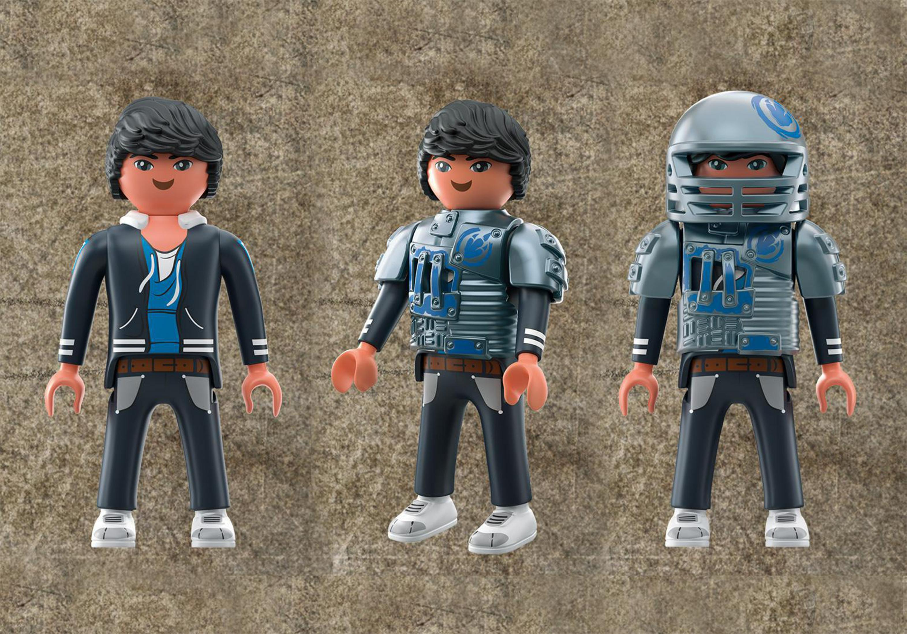 Tres figuras Playmobil con diferentes atuendos. Uno en chándal, uno con armadura y otro con casco.