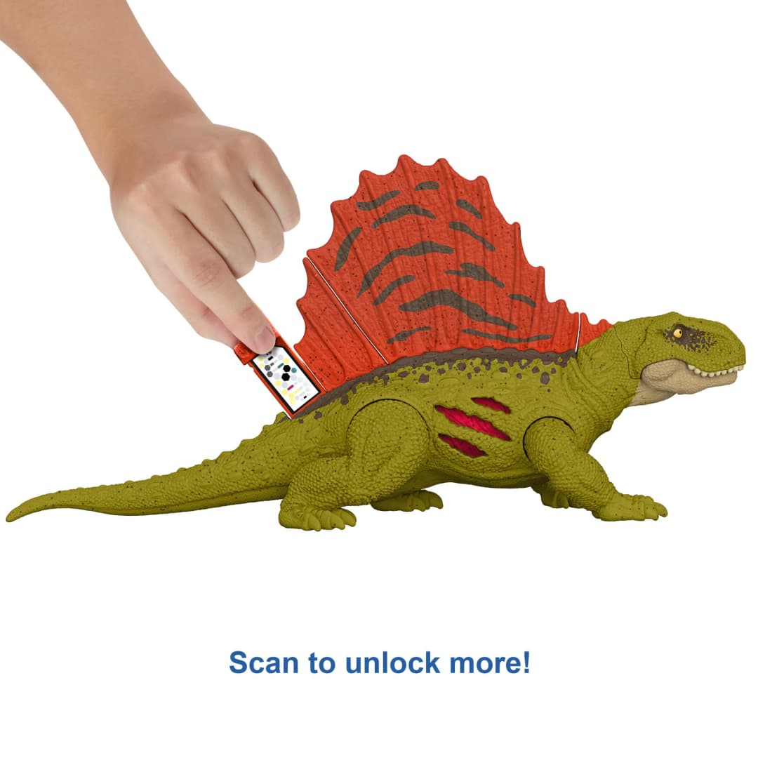 Una mano inserisce una carta in un giocattolo di dinosauro. Il dinosauro è verde e rosso con uno sfondo bianco.