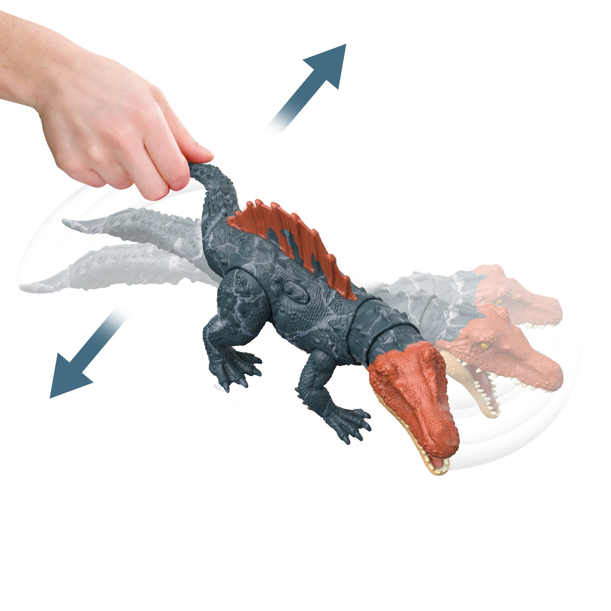 Una mano tiene un giocattolo di dinosauro. Il giocattolo è grigio con una cresta arancione e testa rossa. Linee di movimento indicano il movimento.