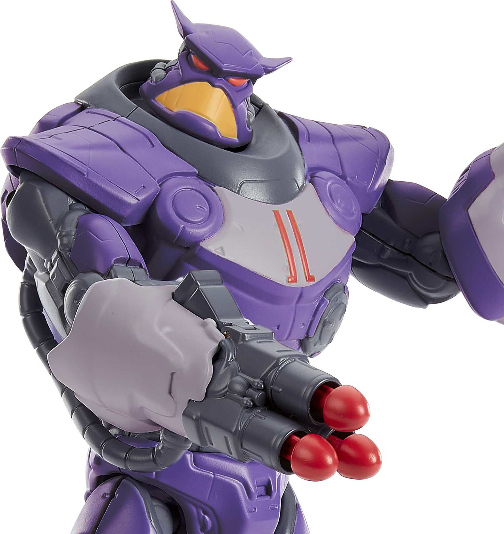 Robot giocattolo con armatura viola, che tiene una pistola, sfondo bianco.