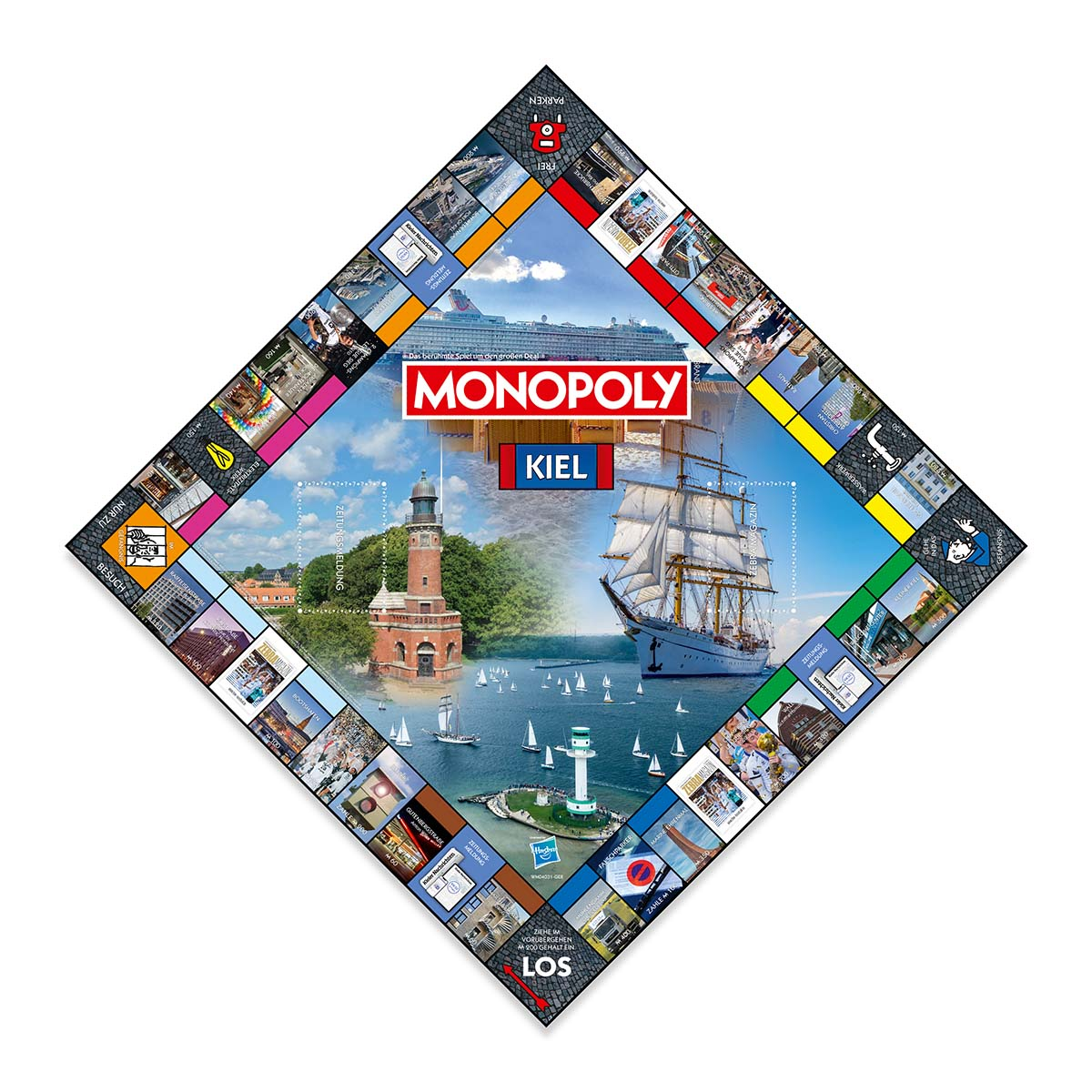 Ein Monopoly-Brettspiel, Kiel-Edition, mit Stadtszenen und einem Leuchtturm, mit weißem Hintergrund.