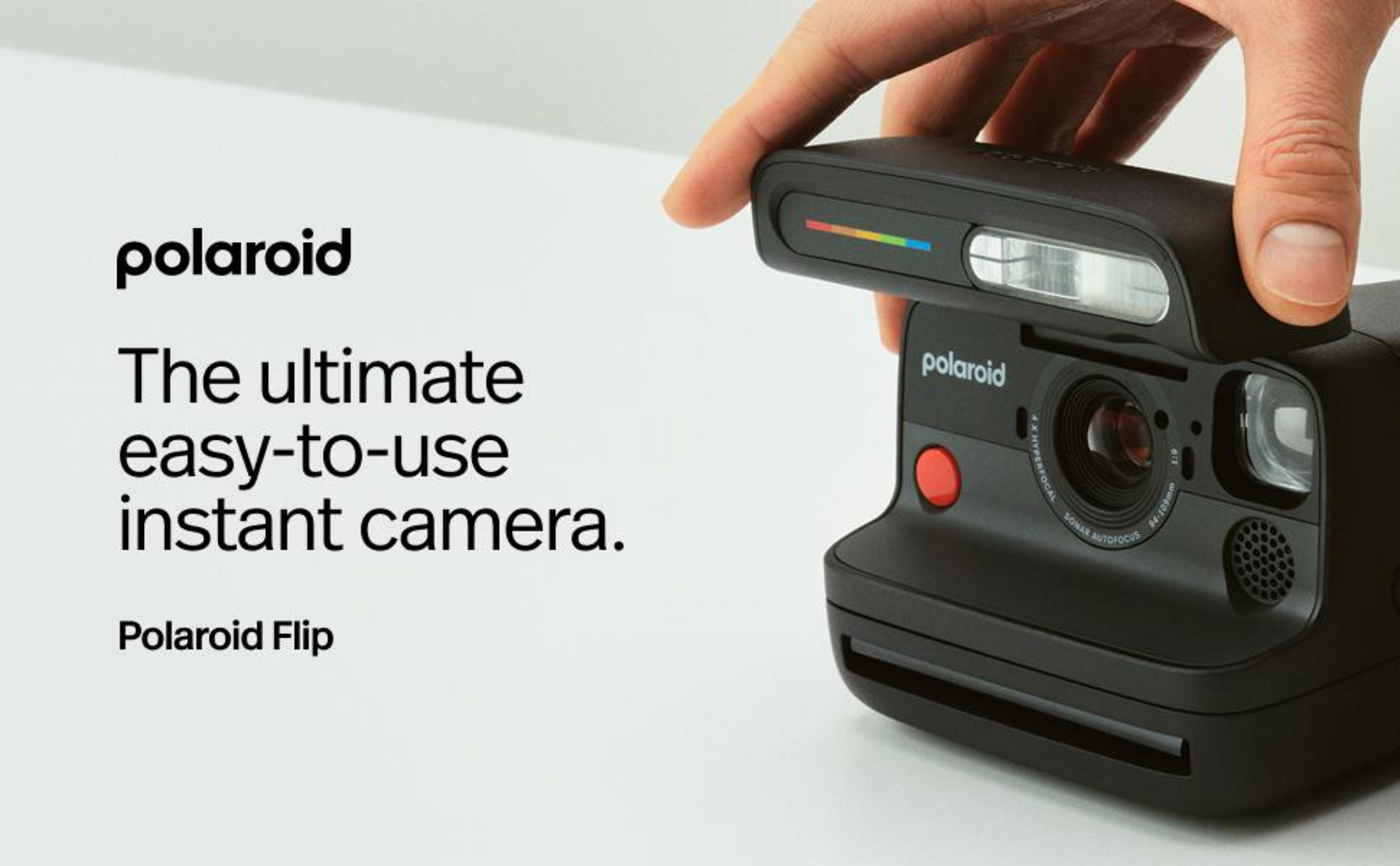 Une main tenant un appareil photo Polaroid noir. Le texte dit 'L'appareil photo instantané facile à utiliser'.