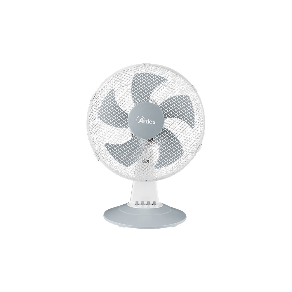 Witte en grijze ventilator op een witte voet, witte achtergrond.