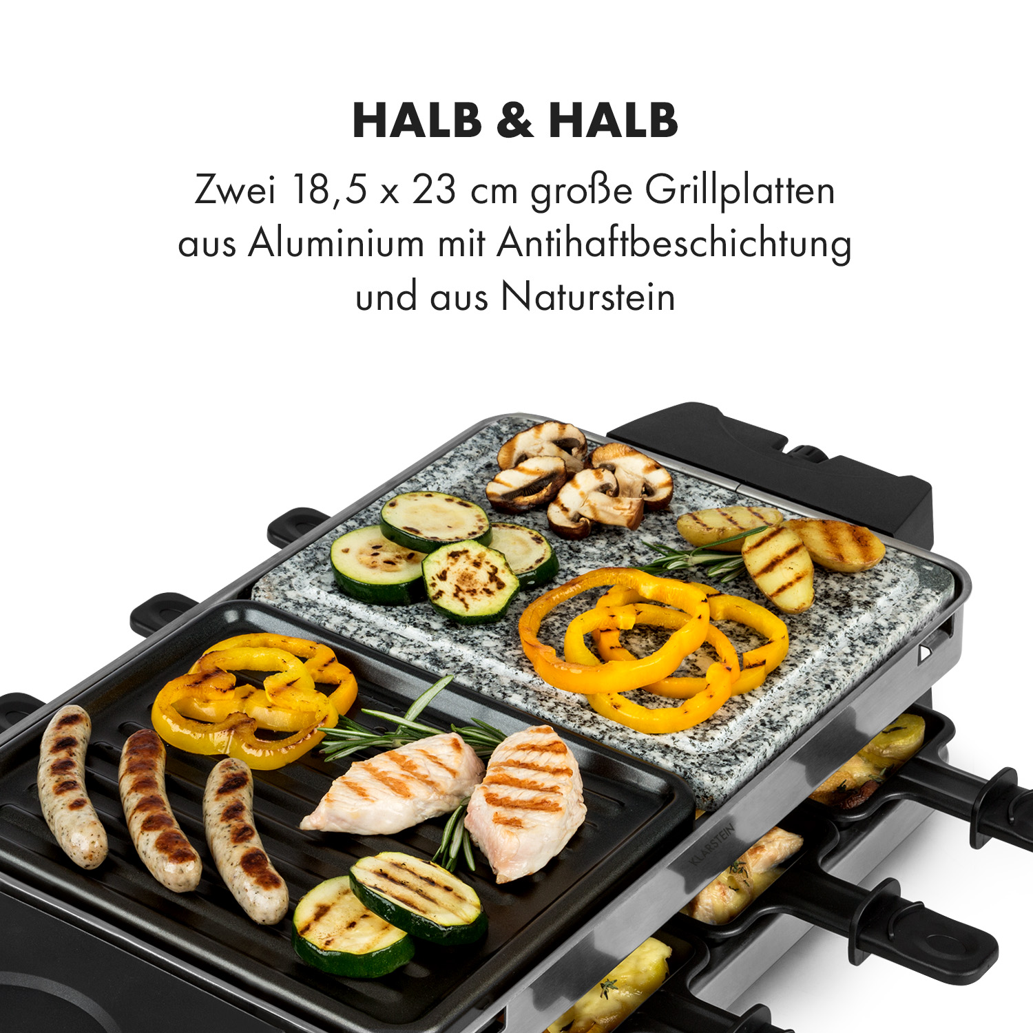 Griglia per raclette con cibo sopra: salsicce, peperoni, zucchine e funghi.