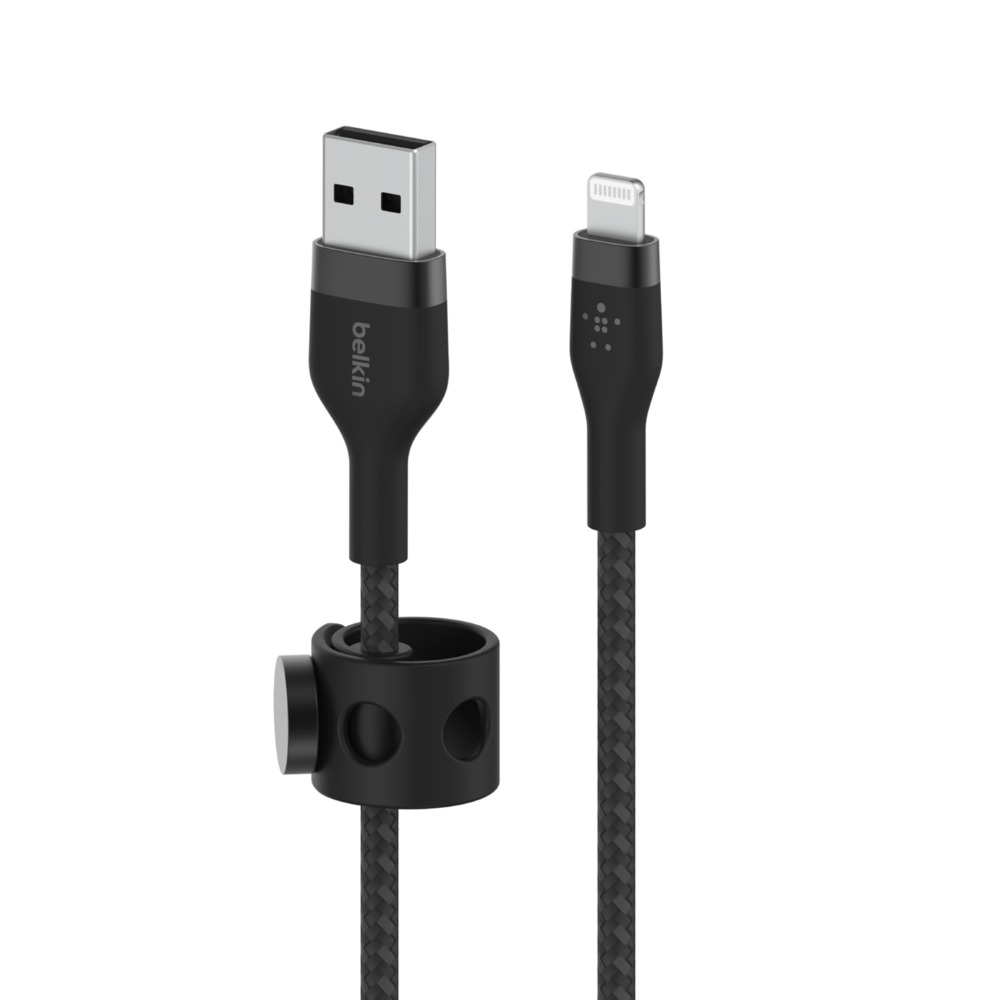 Kabel ładujący. Jeden koniec to USB, drugi to lightning. Czarny pleciony kabel i czarny uchwyt.