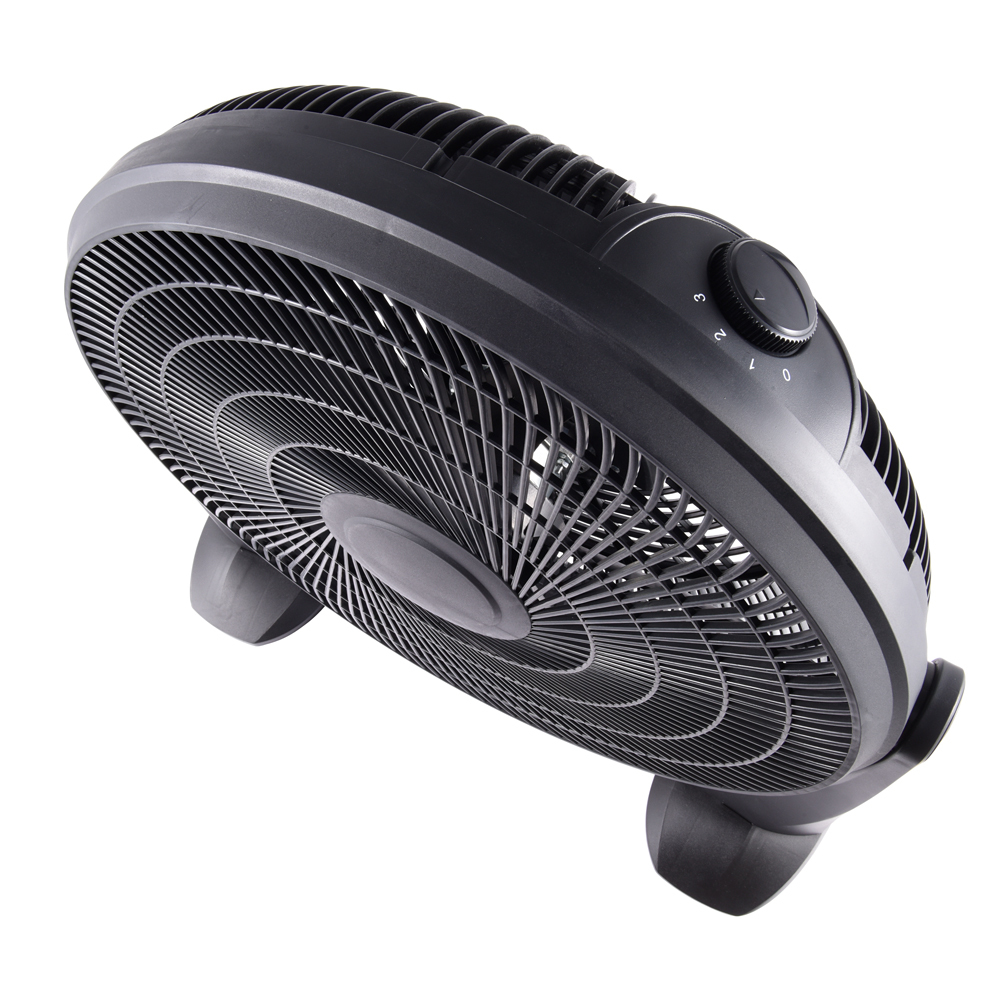 Czarny wentylator skierowany w dół, z elementami sterującymi po prawej stronie. Białe tło.