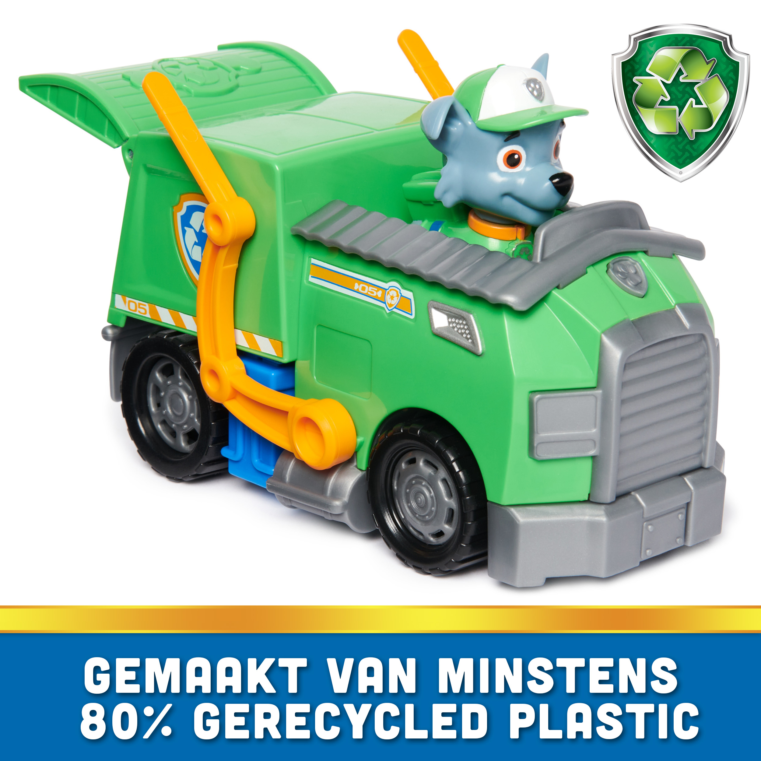Grüner Spielzeug-Müllwagen mit Hundefigur, beschriftet "Recycled Plastic".