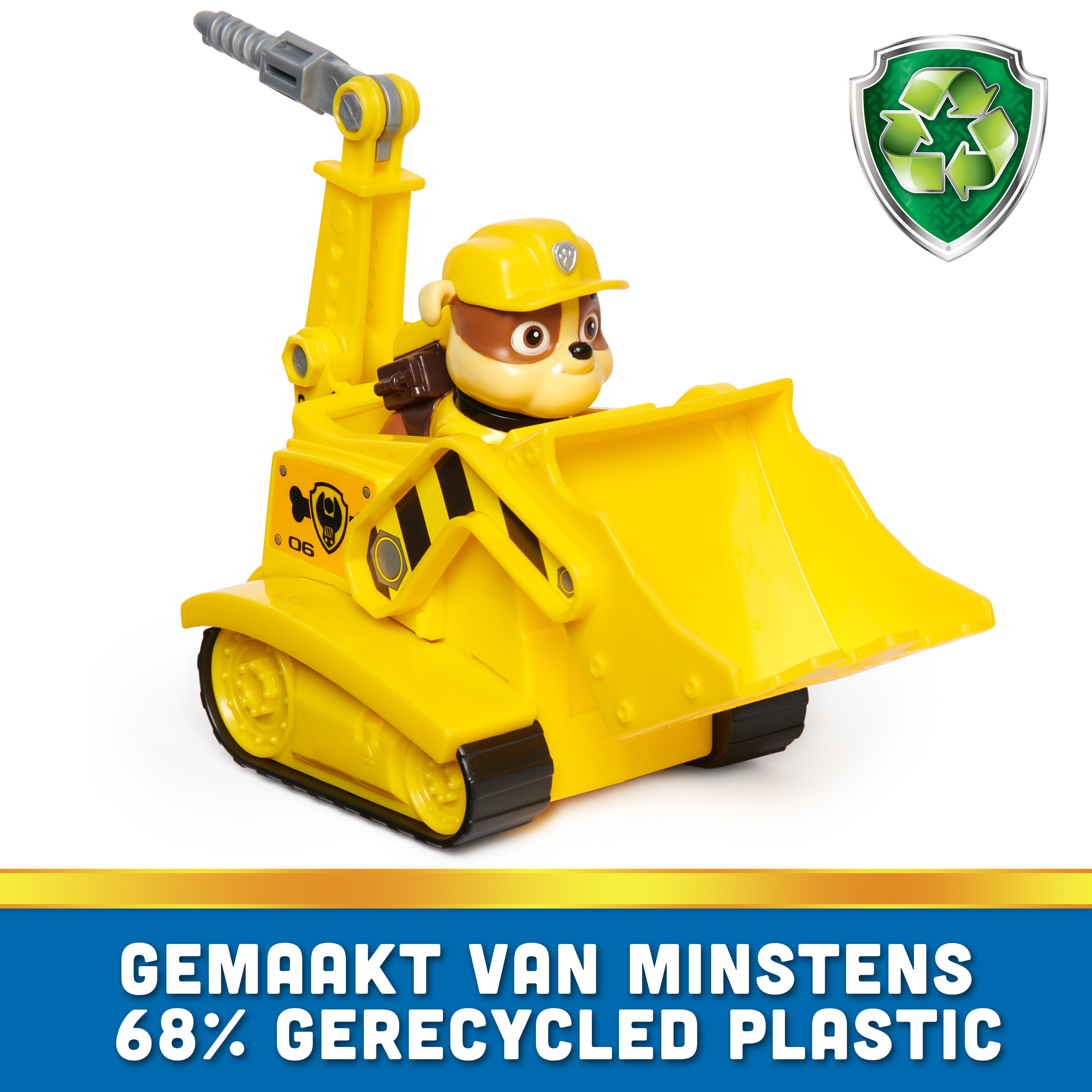 Gelber Spielzeug-Bulldozer mit einer Paw Patrol-Figur. Der Text besagt, dass er aus 68 % recyceltem Kunststoff besteht.