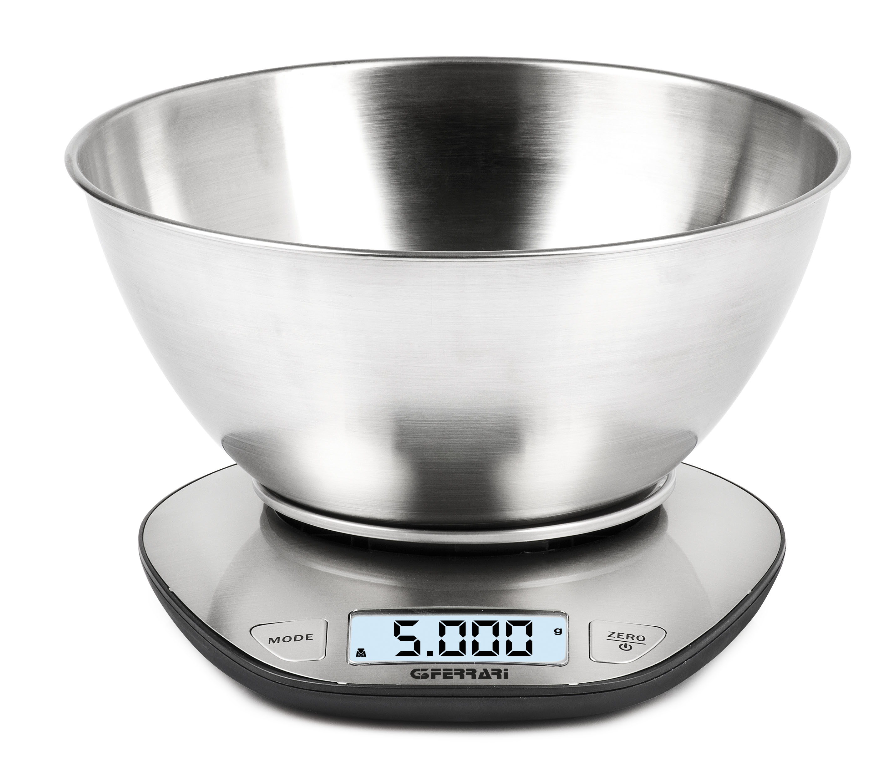 Miska ze stali nierdzewnej na cyfrowej wadze kuchennej pokazującej wagę. Waga stoi na białej powierzchni.