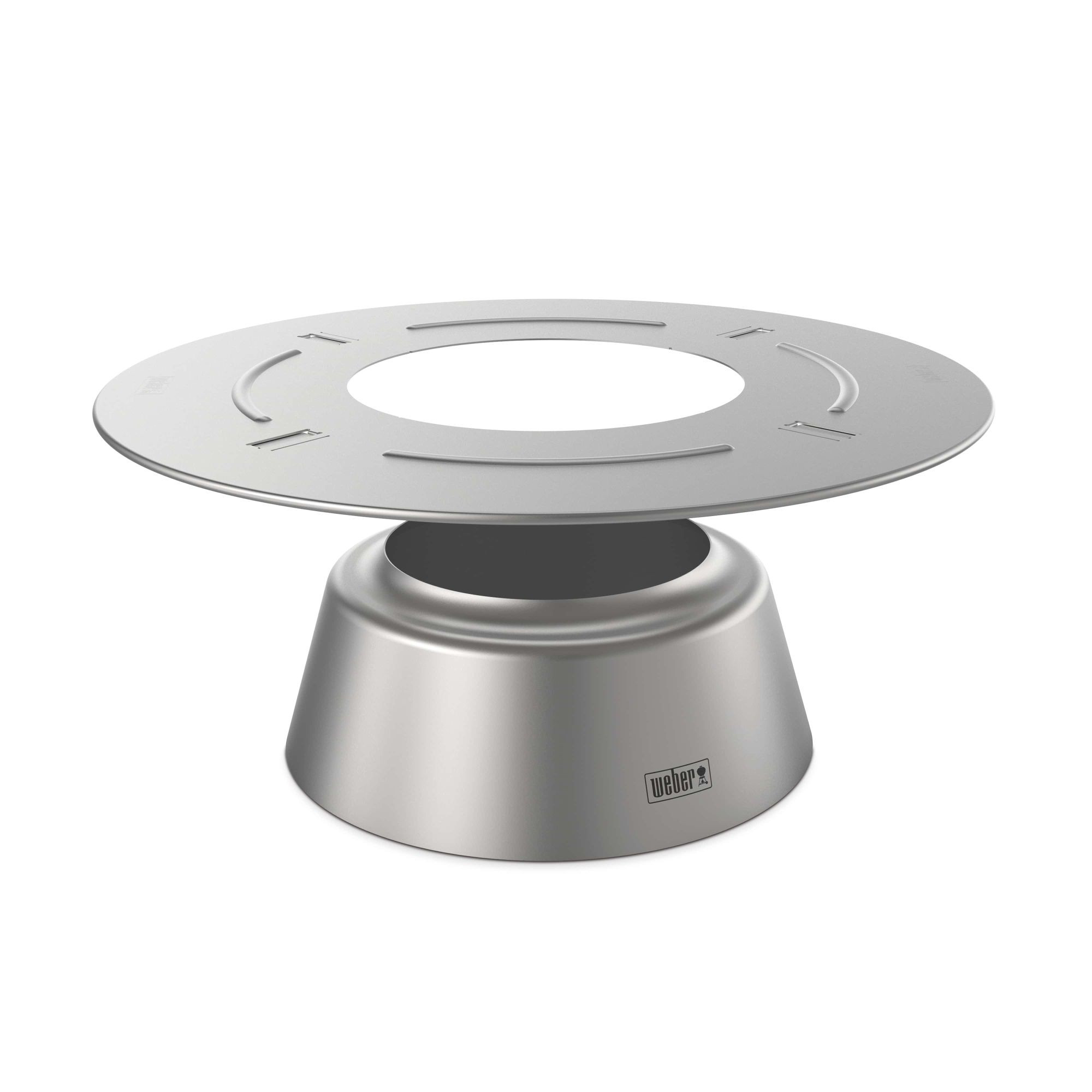 Srebrna podstawa grilla Weber na białym tle.