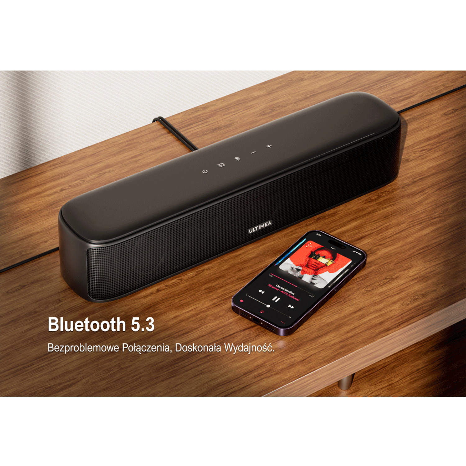 Czarny głośnik z telefonem wyświetlającym muzykę obok na drewnianej powierzchni.