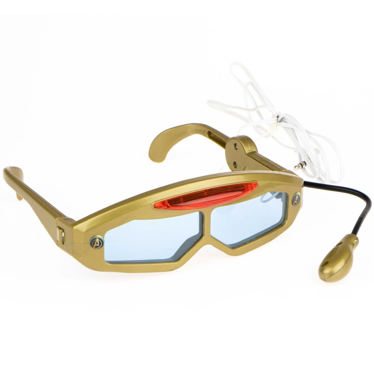 Goldene futuristische Brille mit rotem Licht und Mikrofon. Weißer Hintergrund.