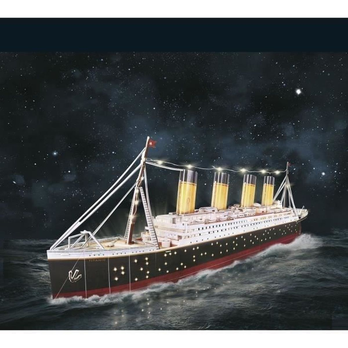 Modello del Titanic di notte, con la nave illuminata contro un cielo stellato, su uno sfondo ondulato.