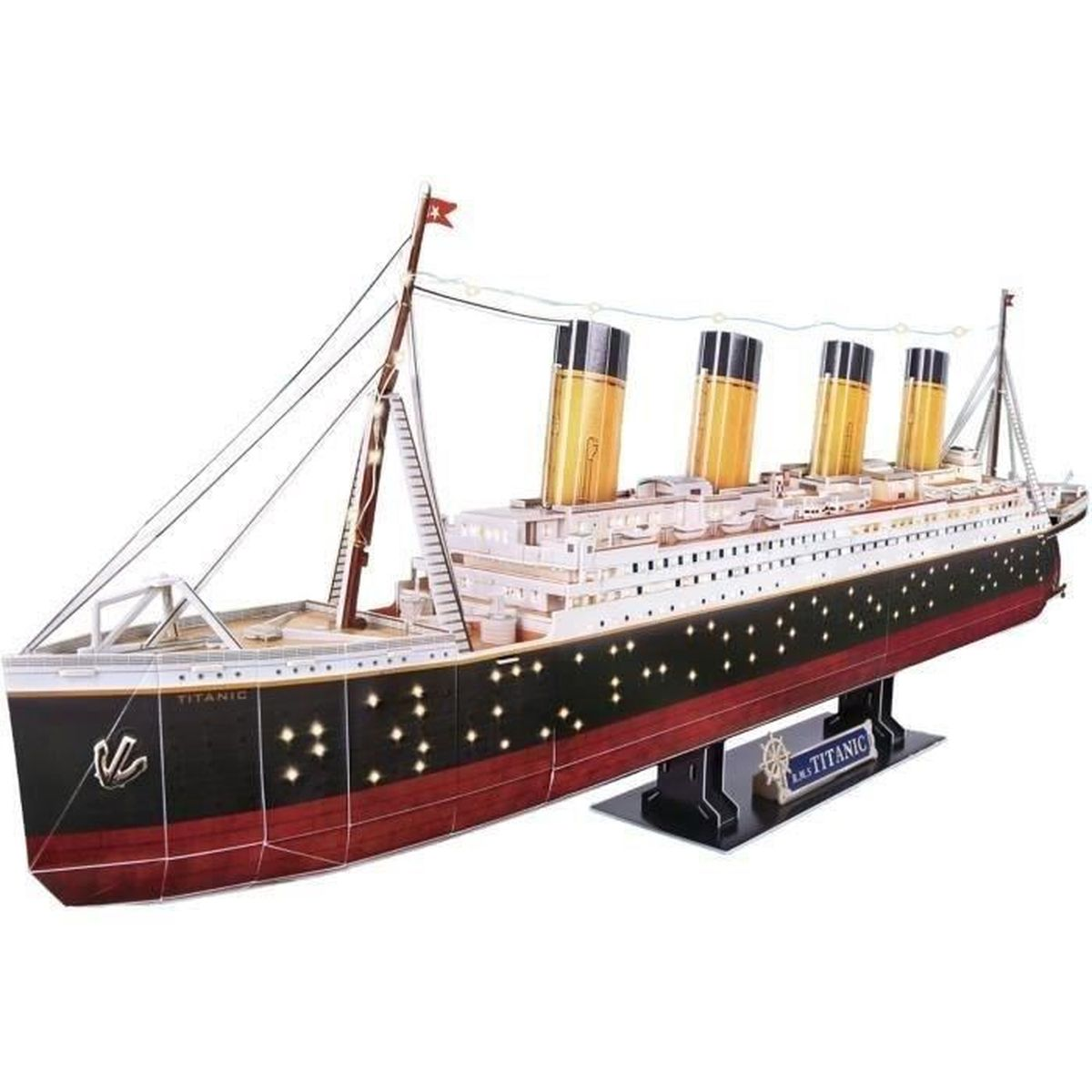 Modello del Titanic, vista laterale, scafo nero, sovrastruttura bianca e alberi, su una base nera.