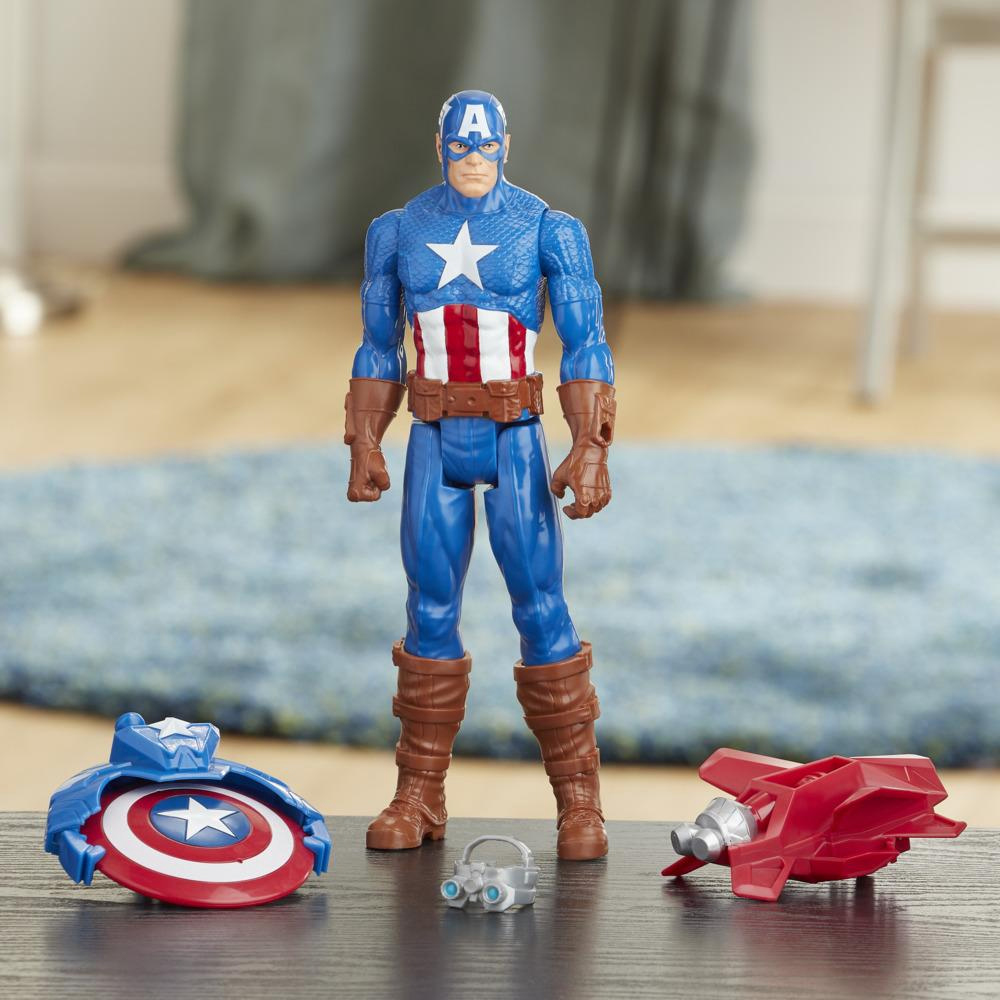 Action figure di Captain America con accessori. Abito blu, scudo, occhiali e jetpack.
