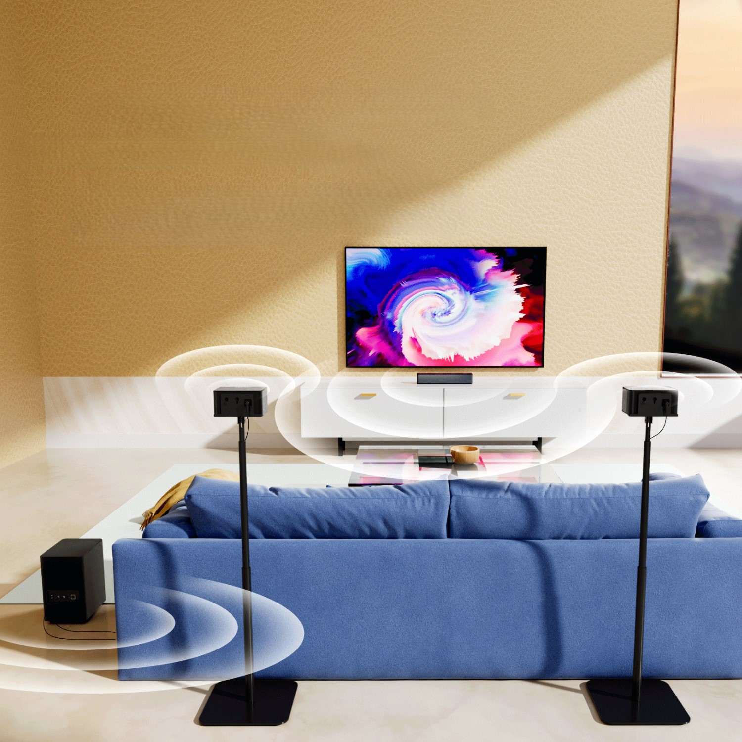 Salon z niebieską sofą, telewizorem i dwoma głośnikami na stojakach. Głośniki emitują fale dźwiękowe.