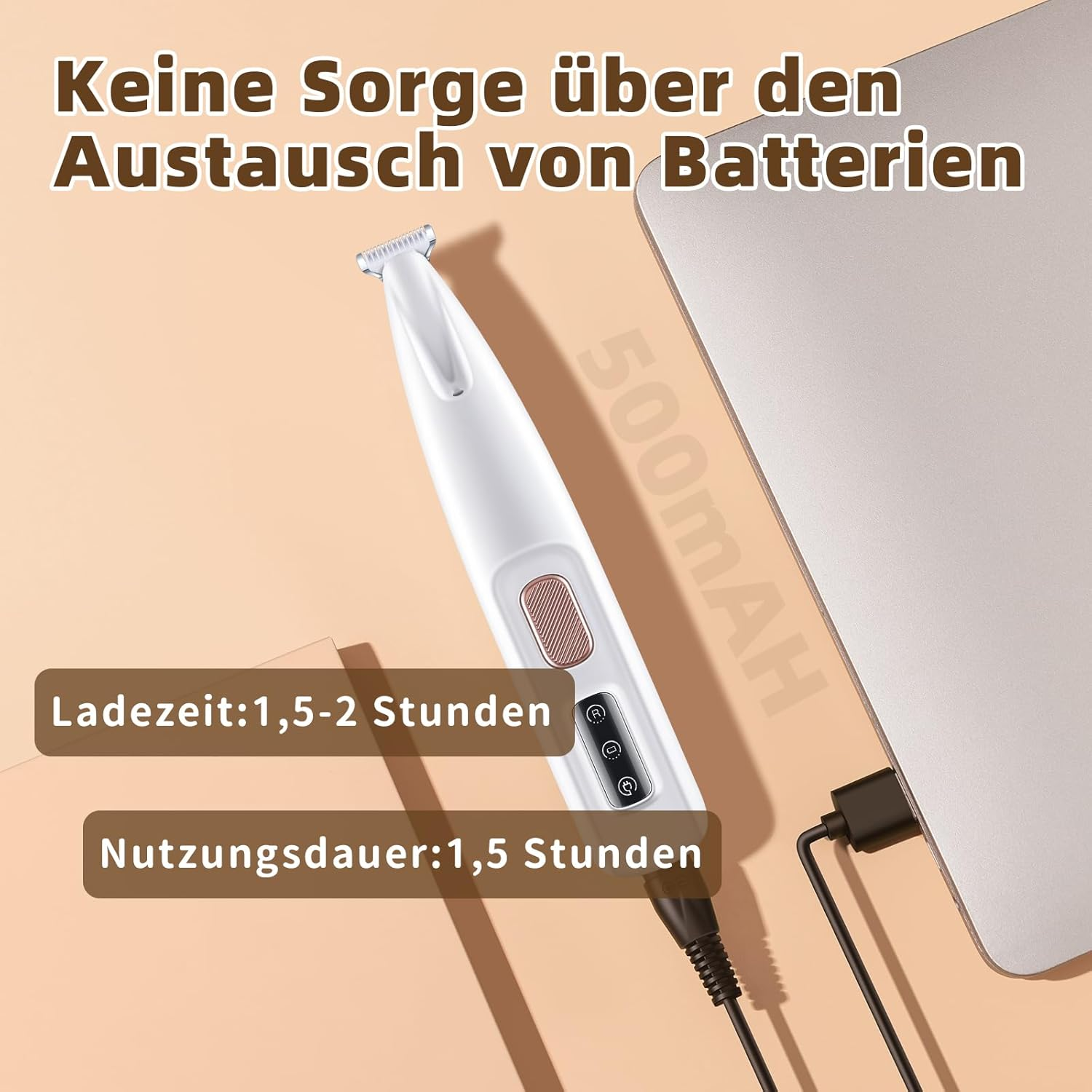 Ein weißes Haustierpflege-Werkzeug, das neben einem Laptop aufgeladen wird, mit Nutzungs- und Ladezeiten.